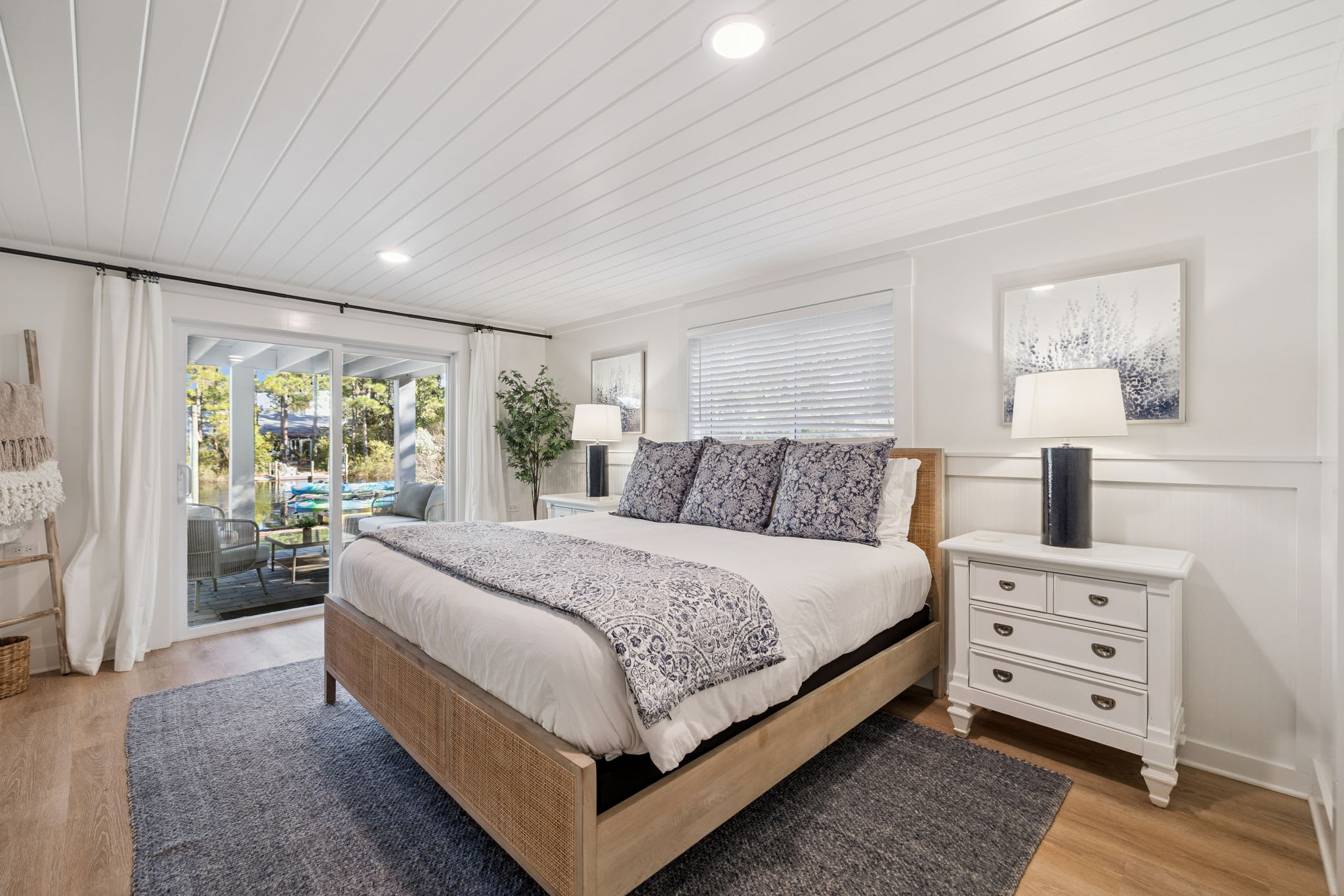 1st Floor - Lake Front King Guest Suite