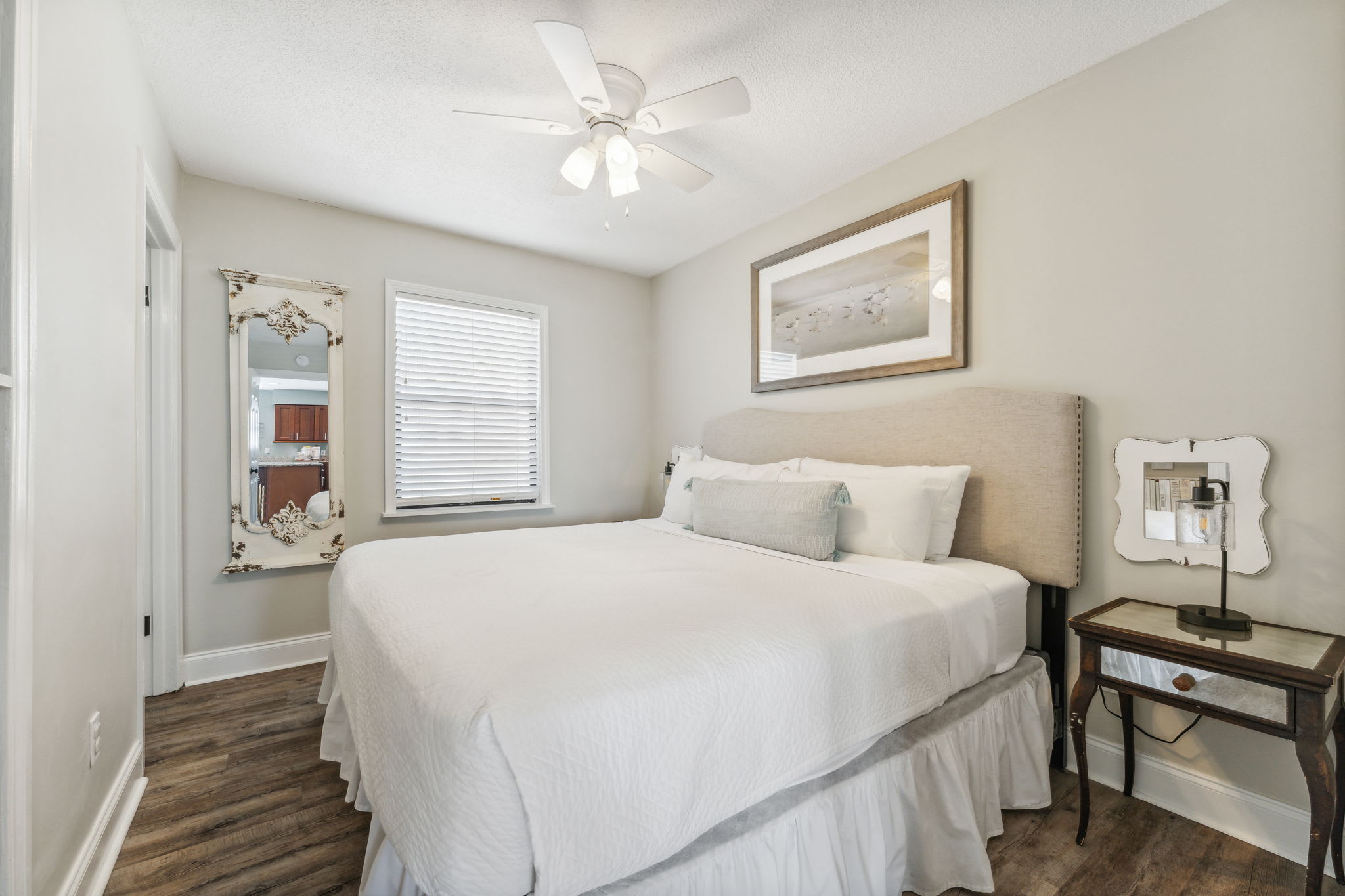 Primary Suite - King Size Bed