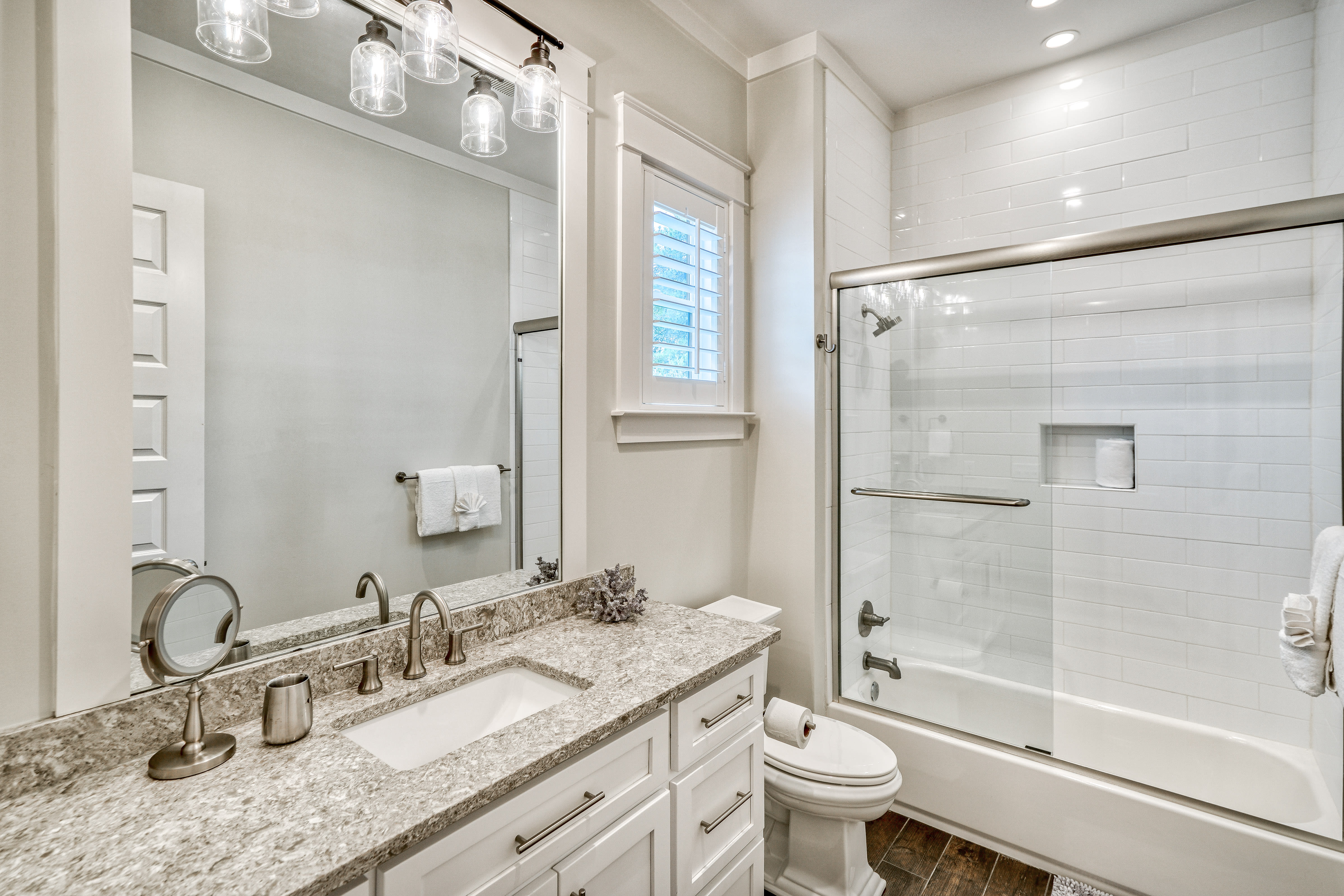 2nd Floor - Shared Guest Bathroom