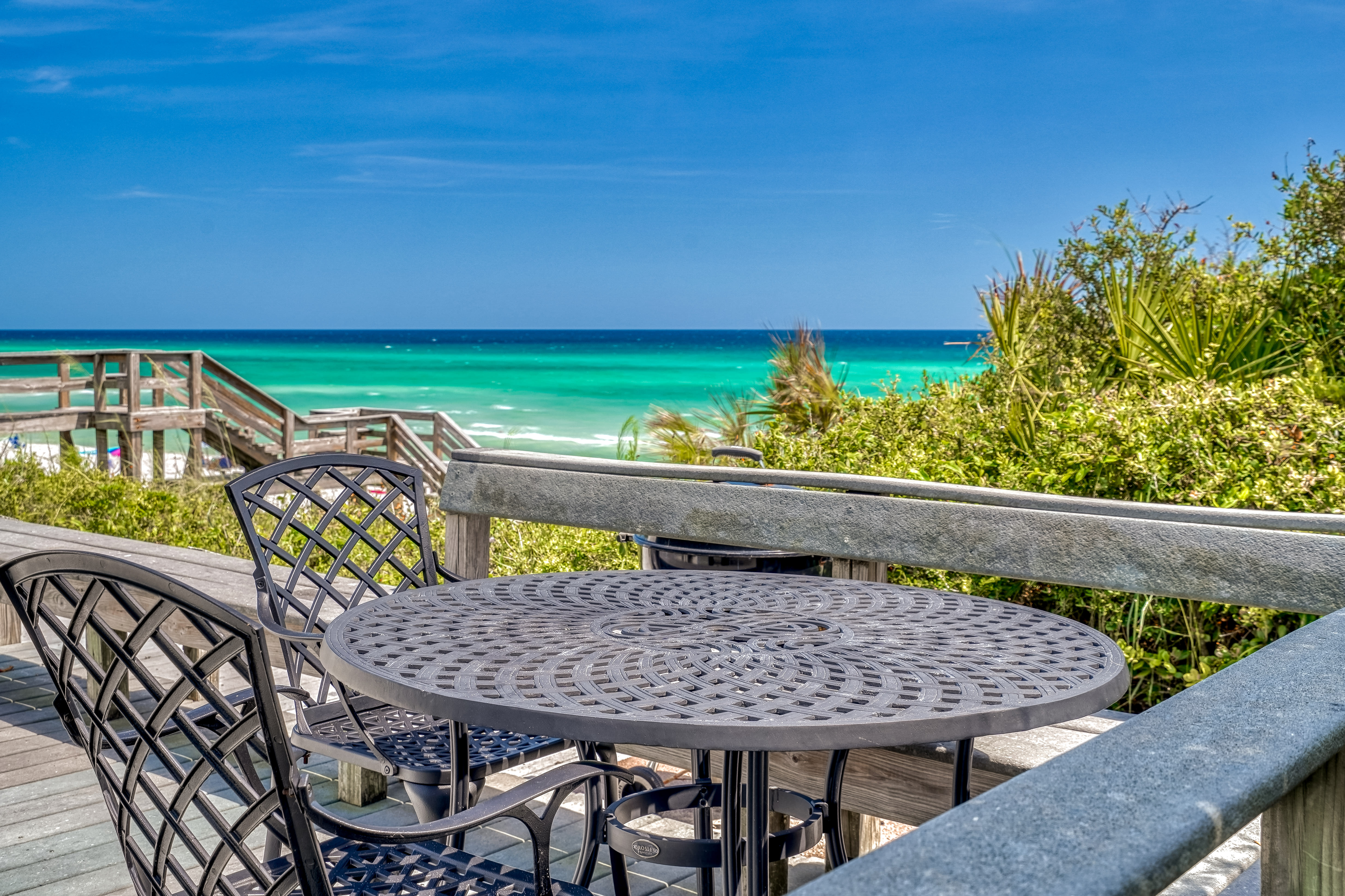 Eat Lunch Gulf Front!