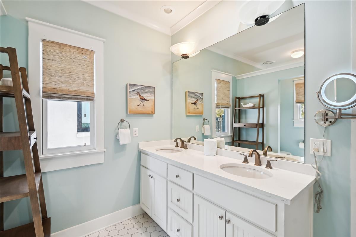 Primary En-Suite - Dual Vanities