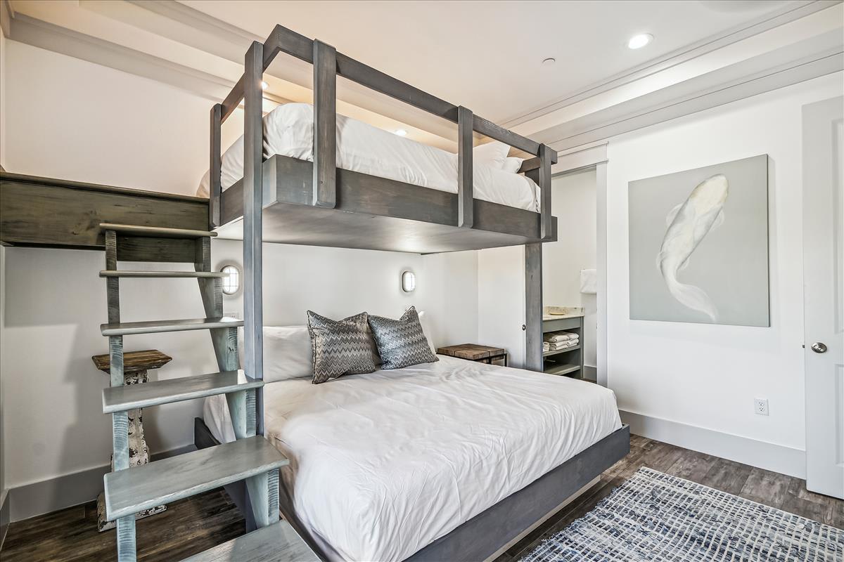 Bunk Room - Queen over King Bunk