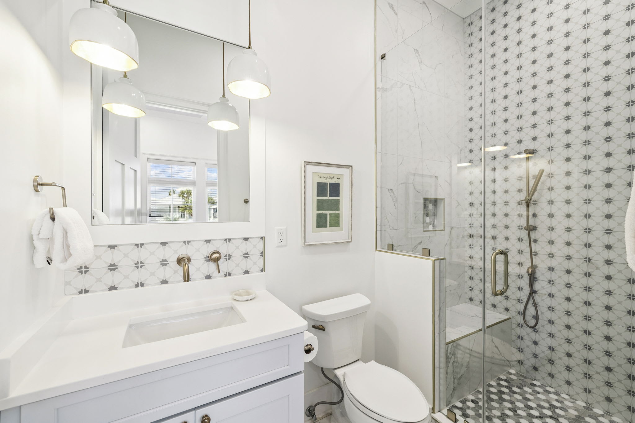 Queen Guest En-Suite - Single Vanity + Walk-In Shower