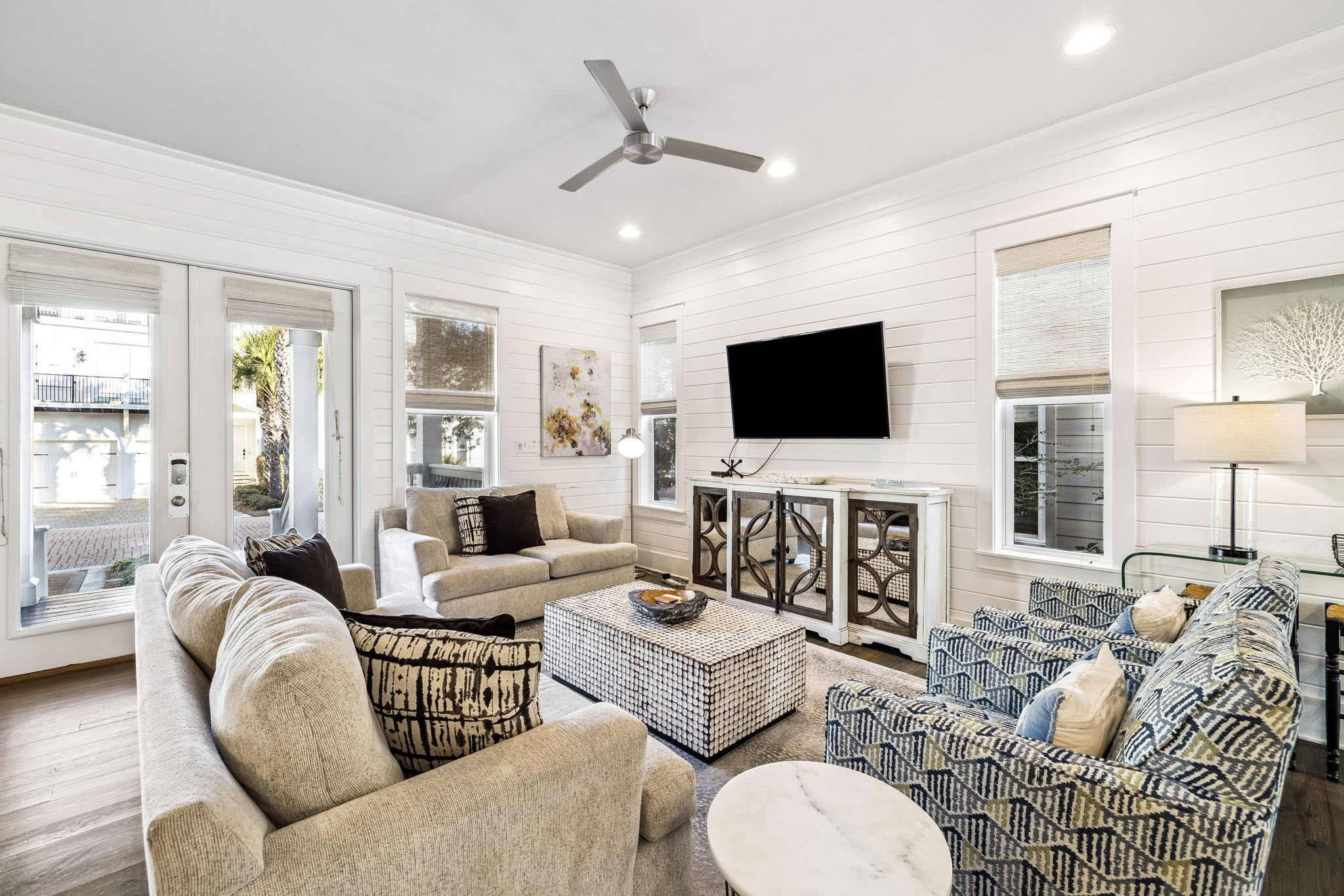 Cozy Living Area with Ample Seating