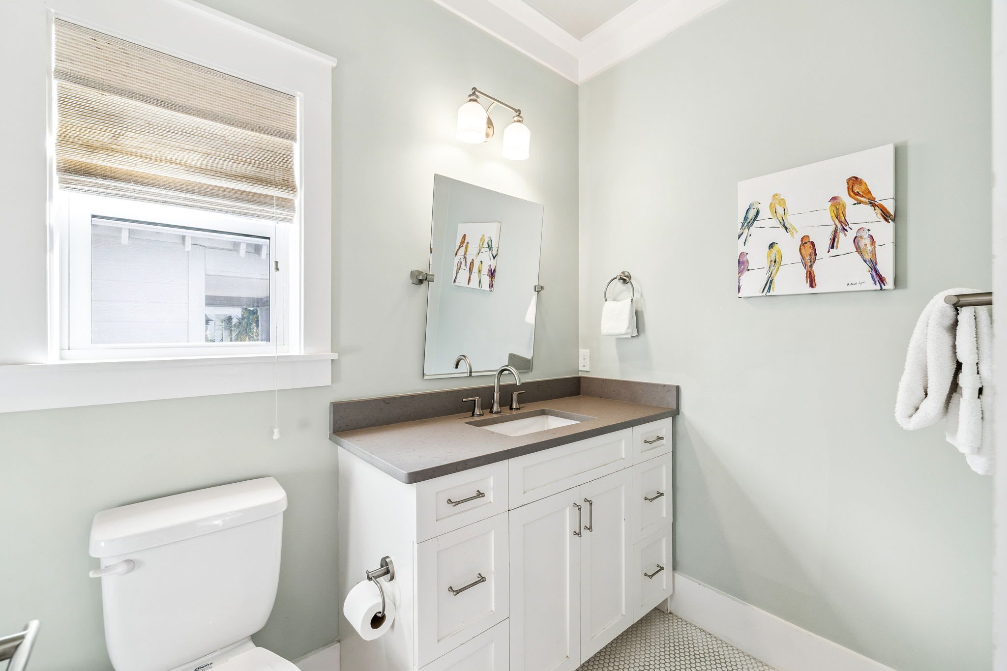 Queen Guest En-Suite - Single Vanity