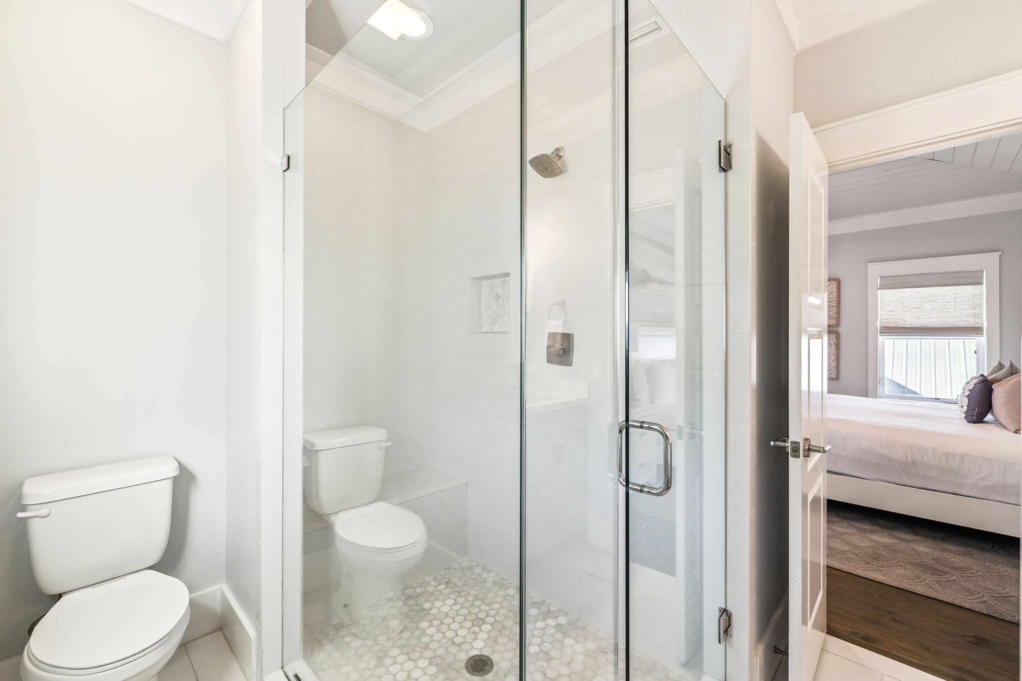 King Guest En-Suite - Walk-In Shower