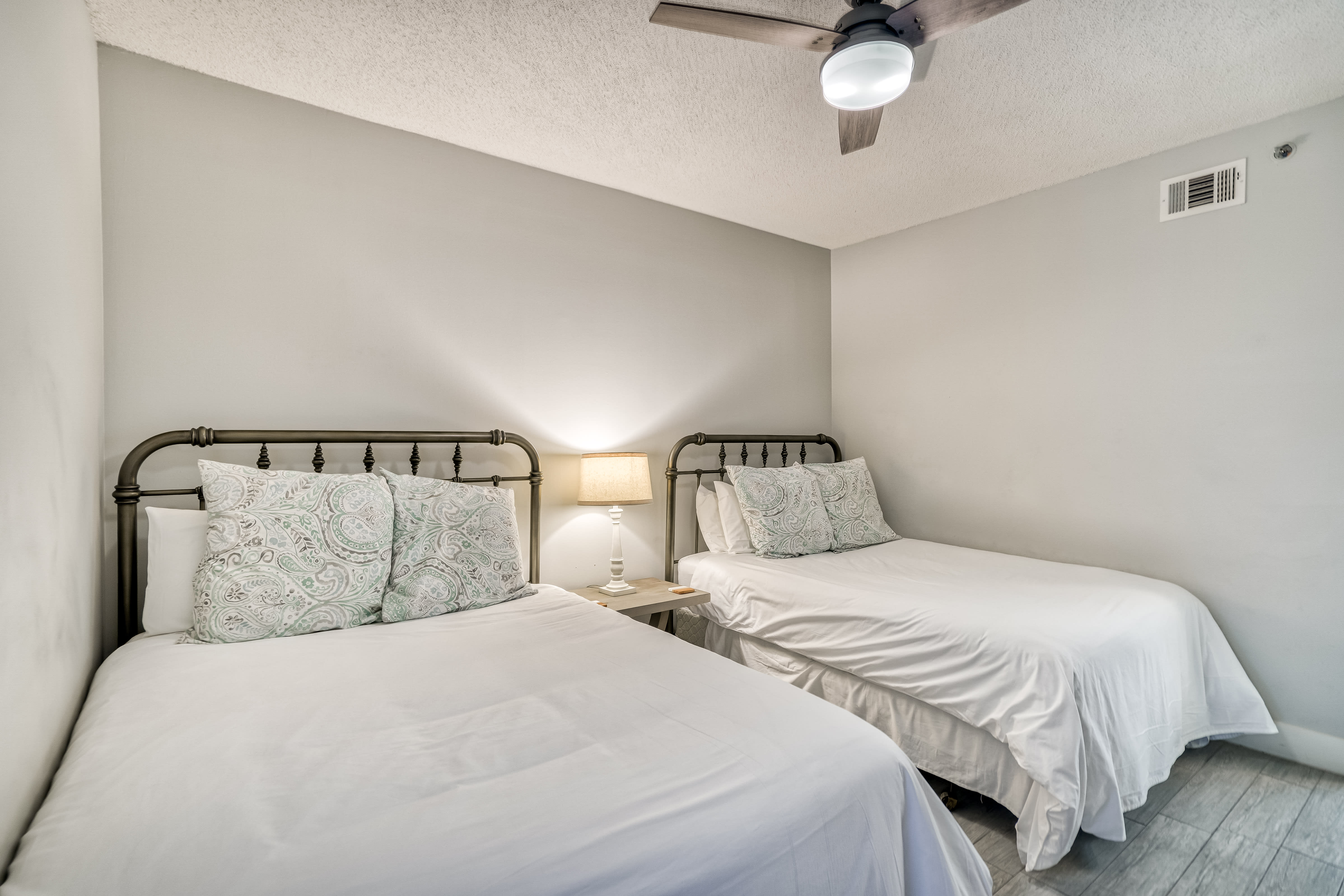 Guest Room - Two Queen Size Beds