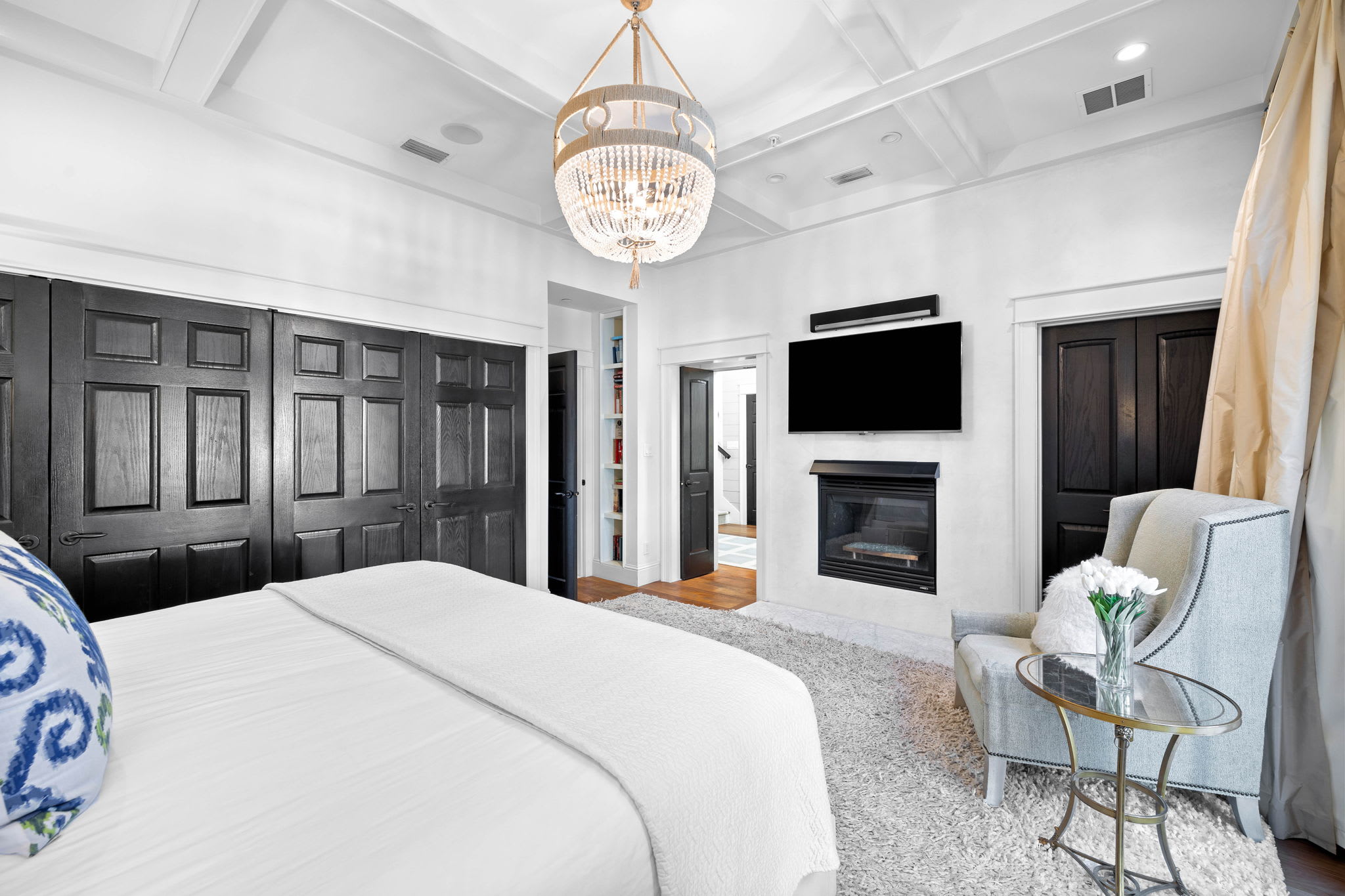 1st Floor Primary Suite - Large King Suite