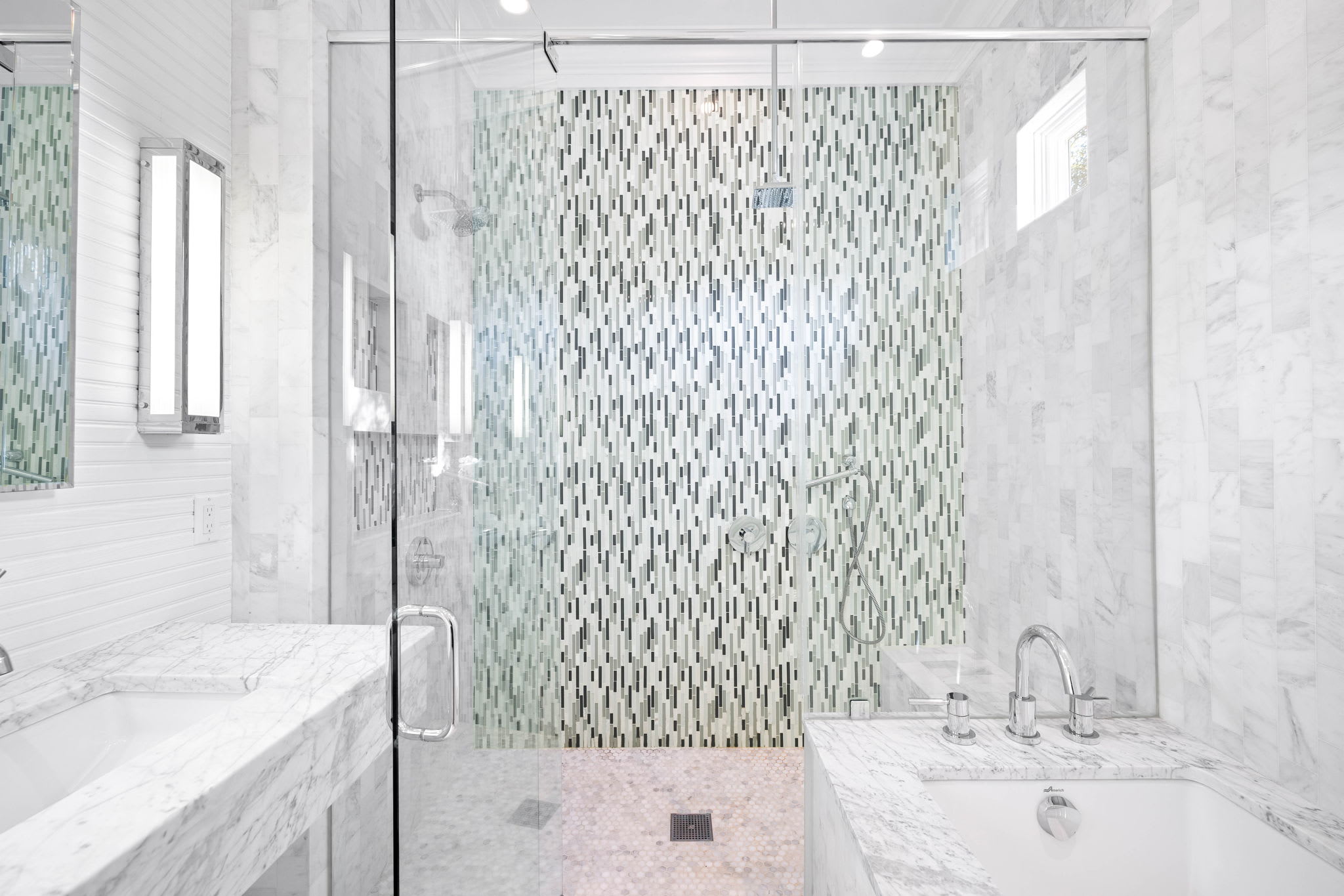 1st Floor Primary En Suite - Equipped with a Walk In Shower & Soaking Tub