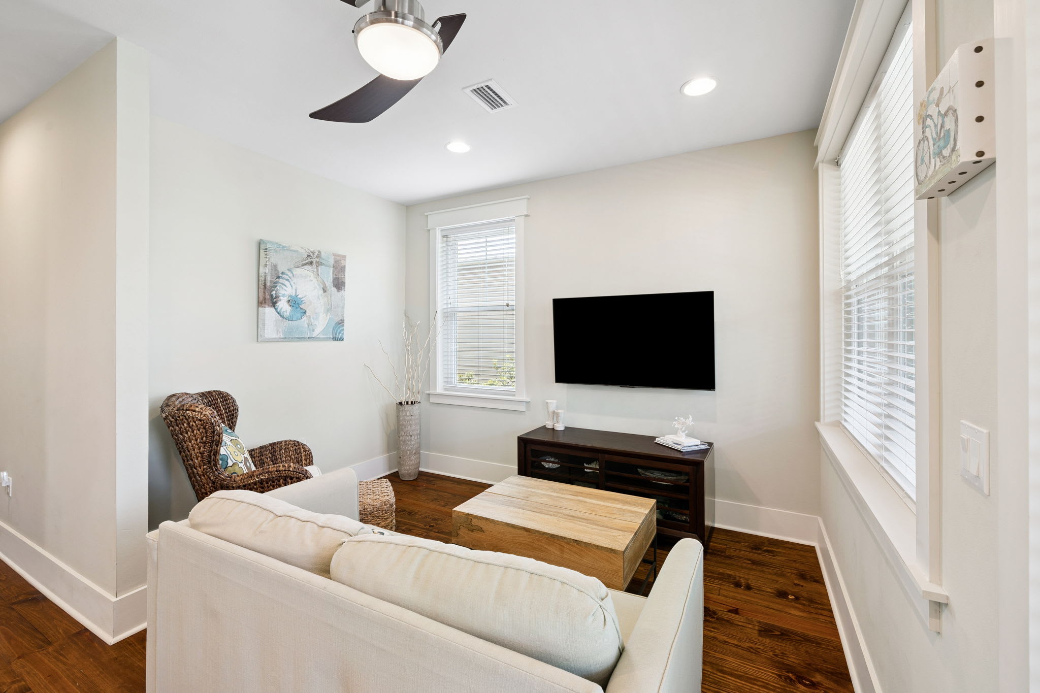 2nd Floor - Living Area with Flat-Screen TV