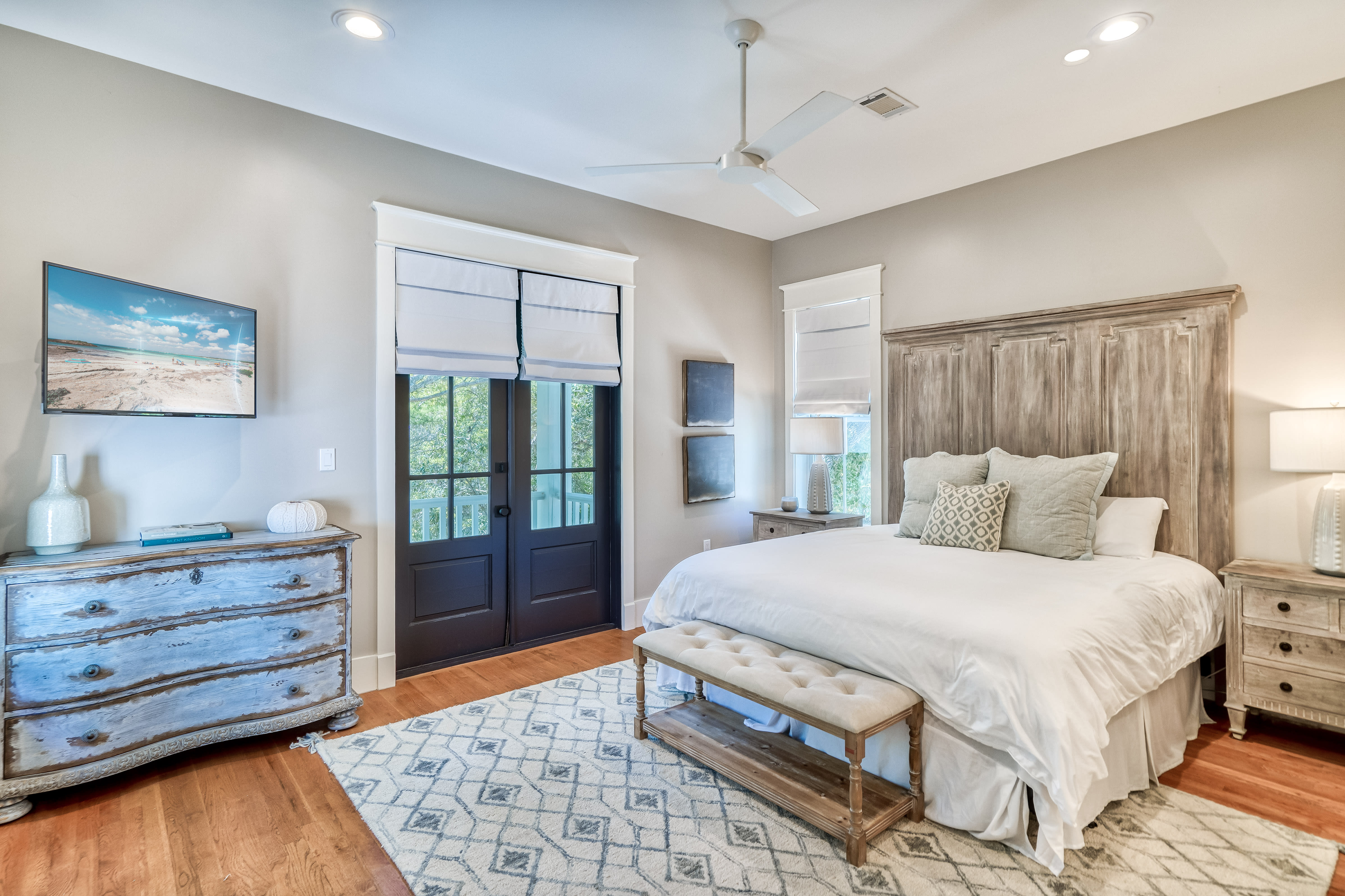 2nd Floor - Guest Room - King Size Bed