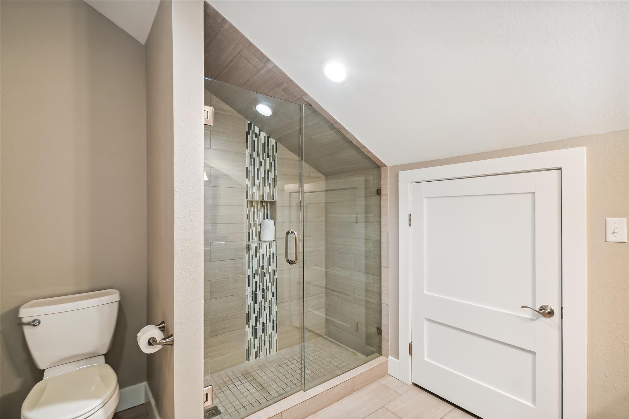 Primary King En-Suite - Walk-In Shower