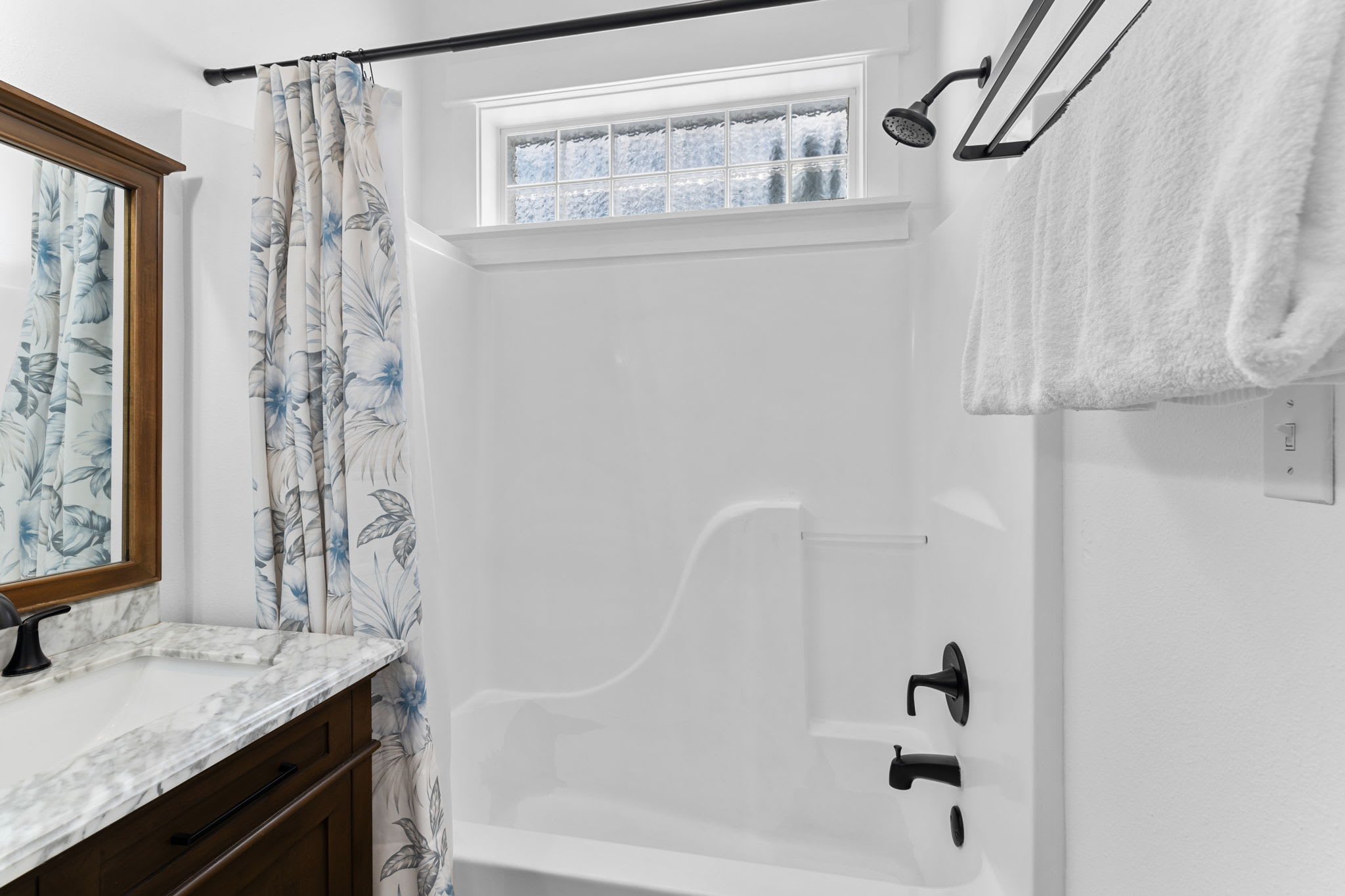 Primary King En-Suite - Shower/Tub Combo