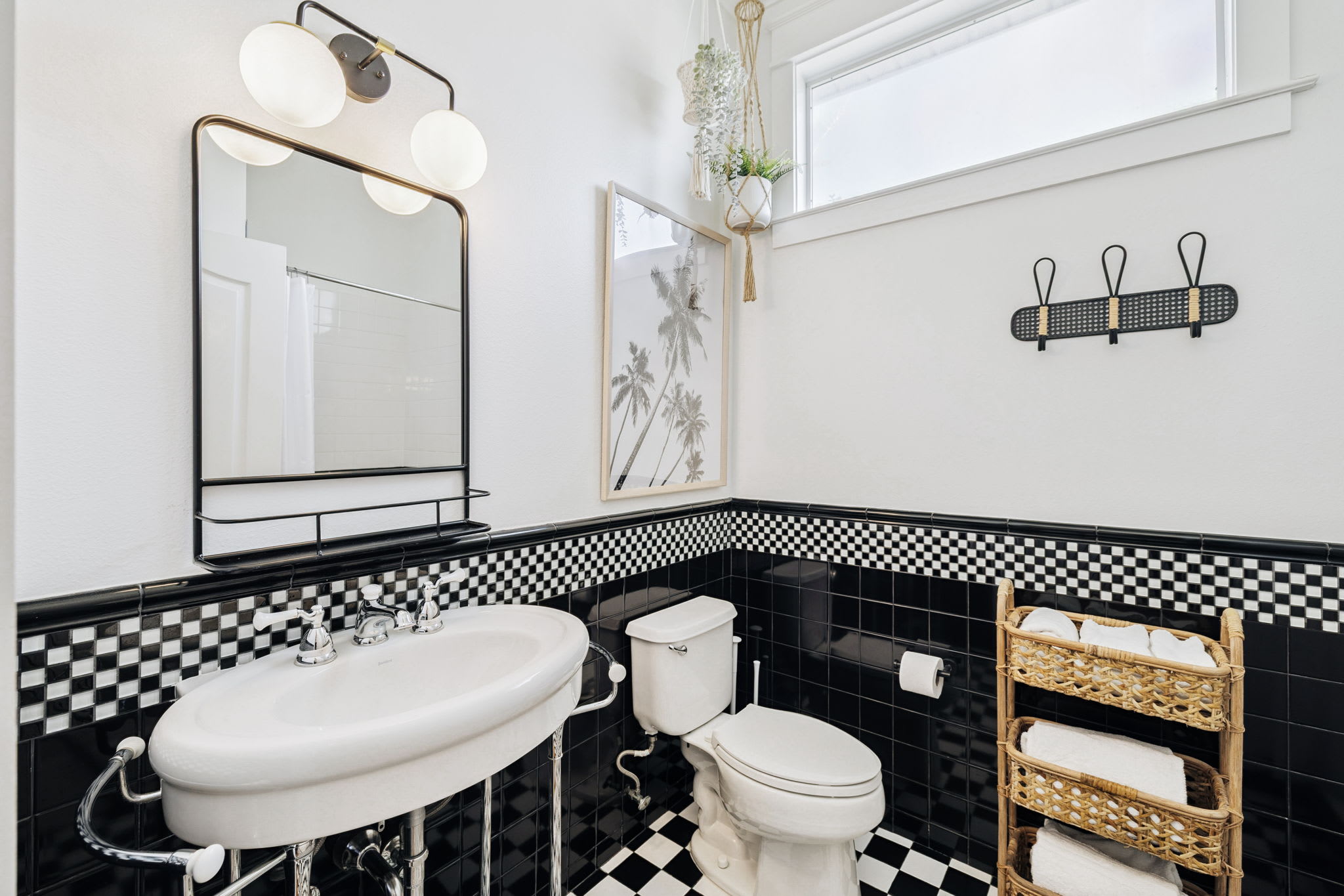 King Guest En-Suite - Single Vanity