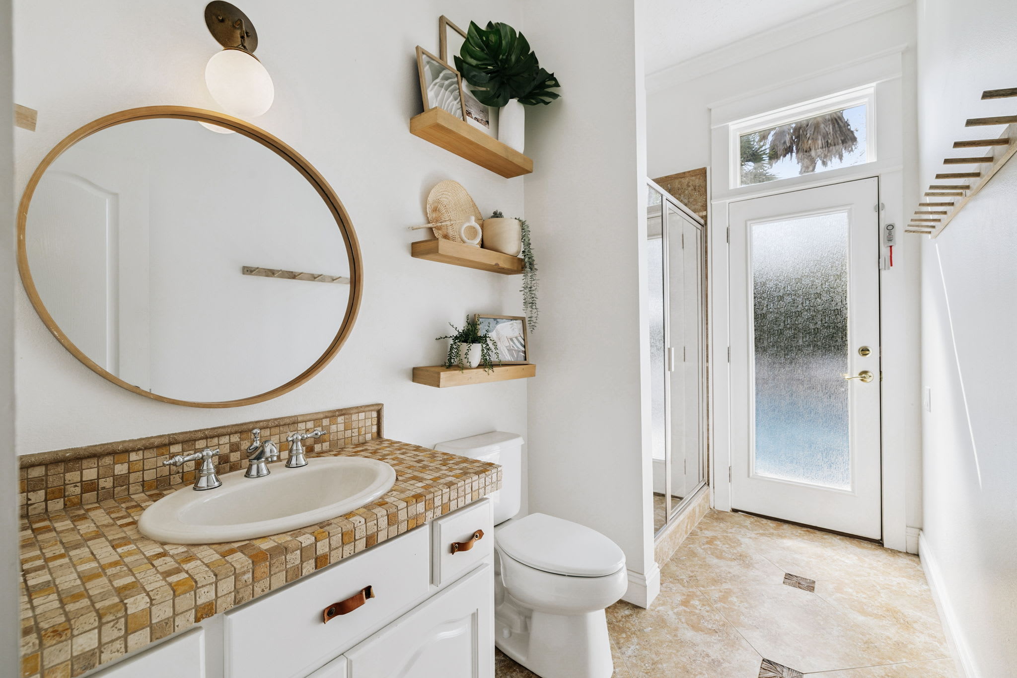 Shared Guest Bathroom - Single Vanity