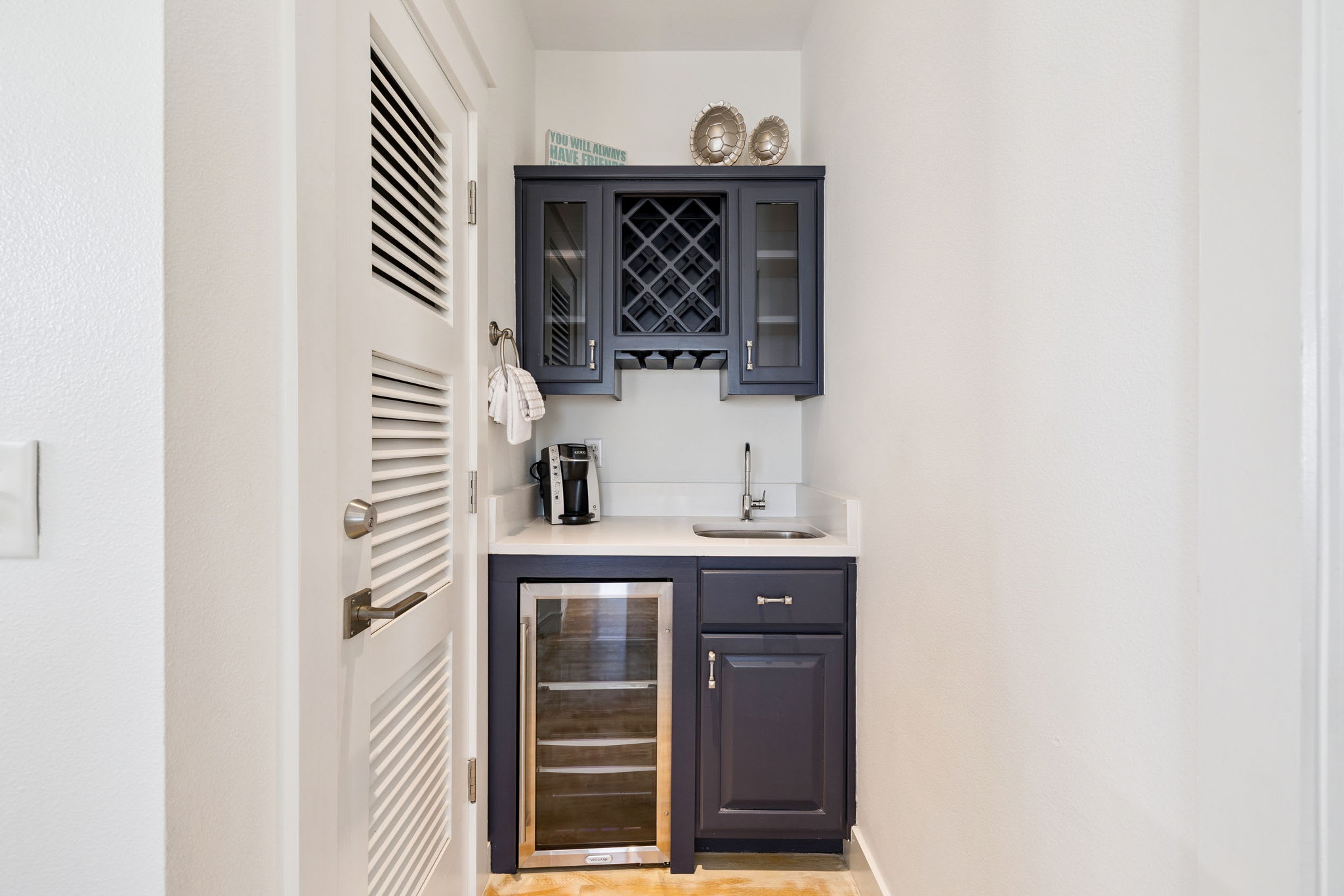 Conveniently Located - 3rd Floor Wet Bar