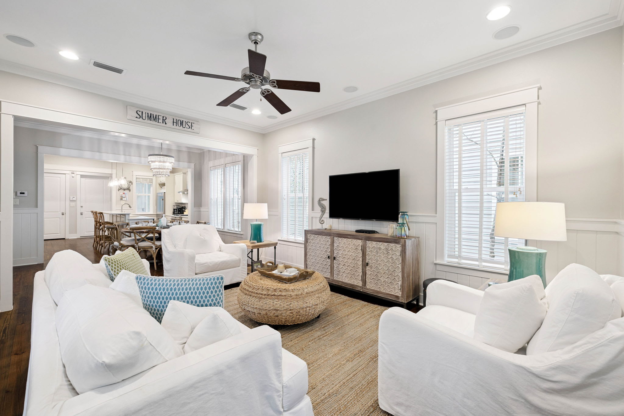 Spacious Living Area - Offering Ample Seating