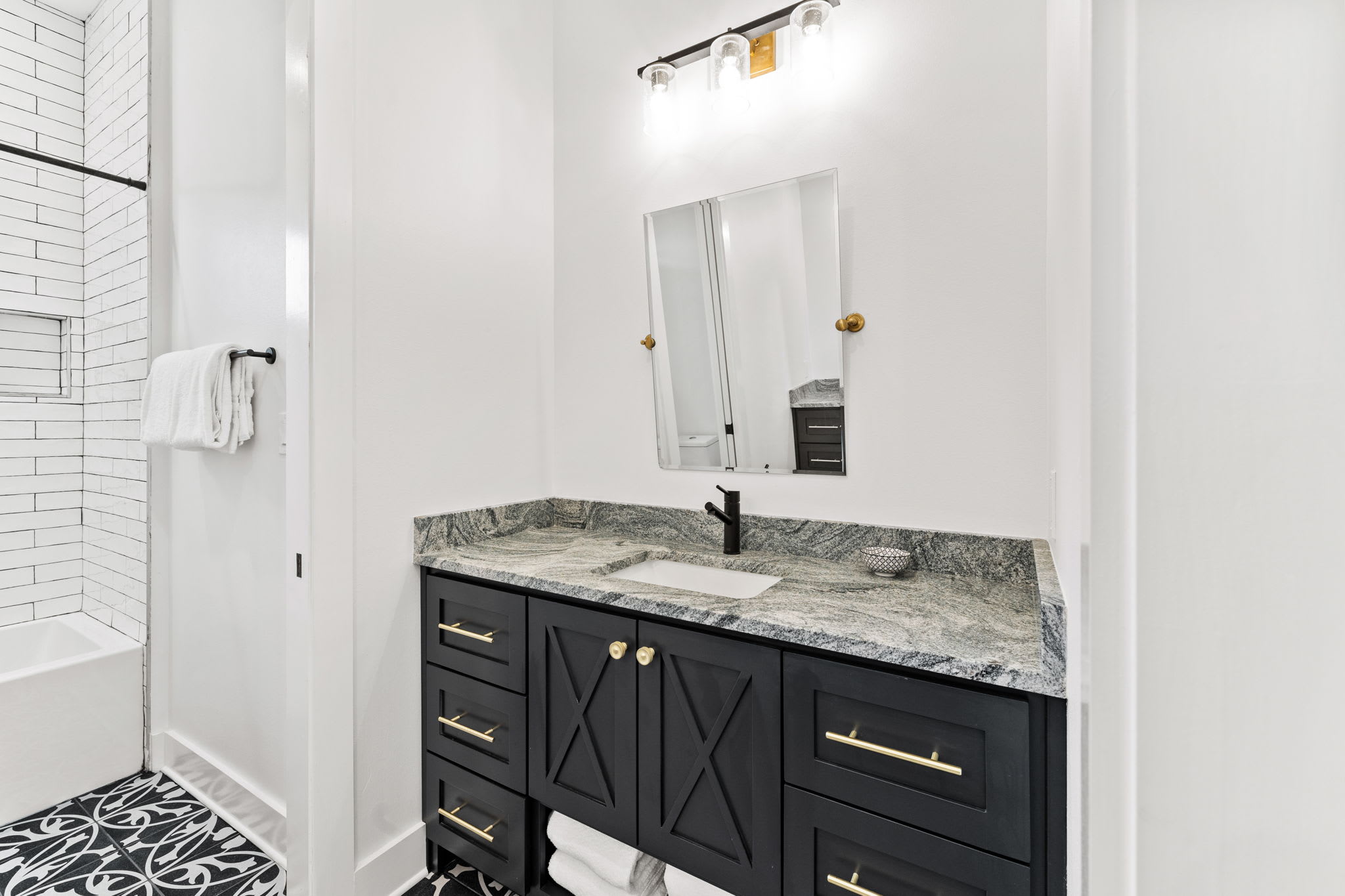 2nd Floor - Shared Jack and Jill