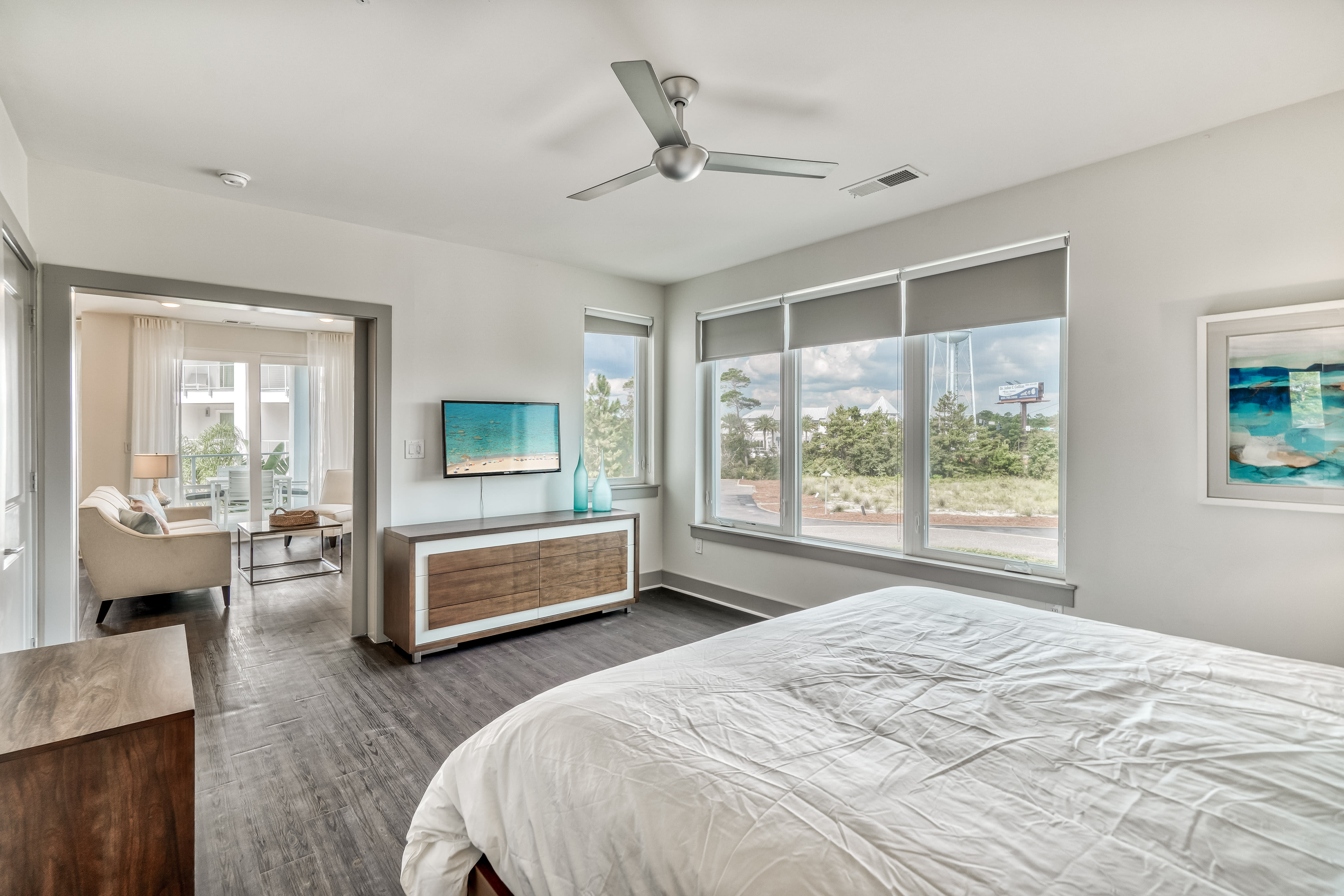 King Guest Suite - Equipped with Flat-Screen TV