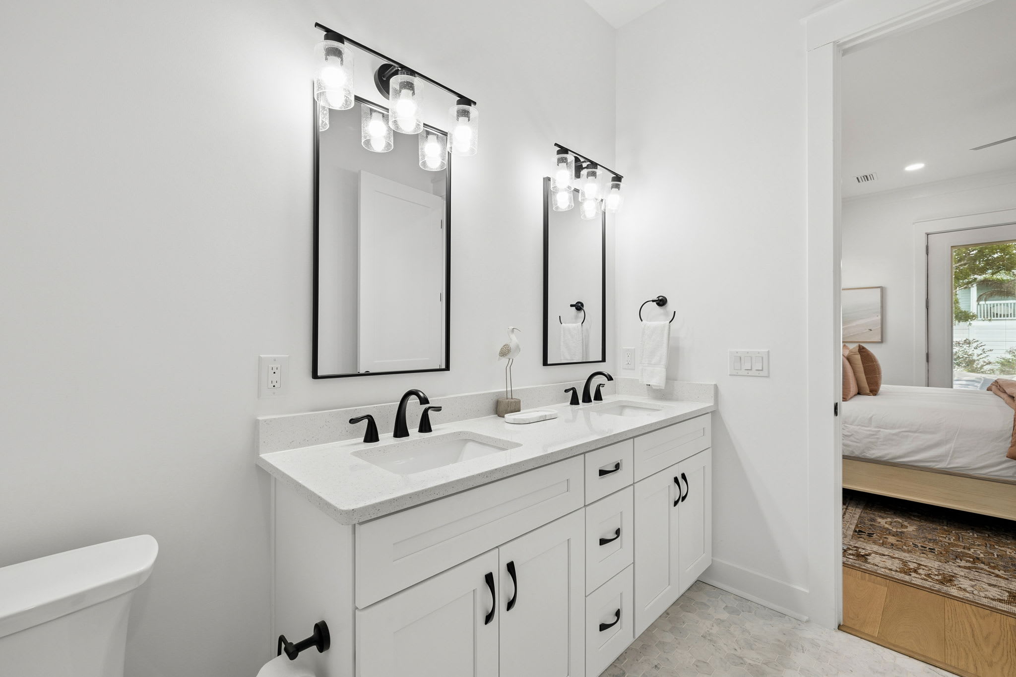 Primary King En-Suite - Dual Vanities