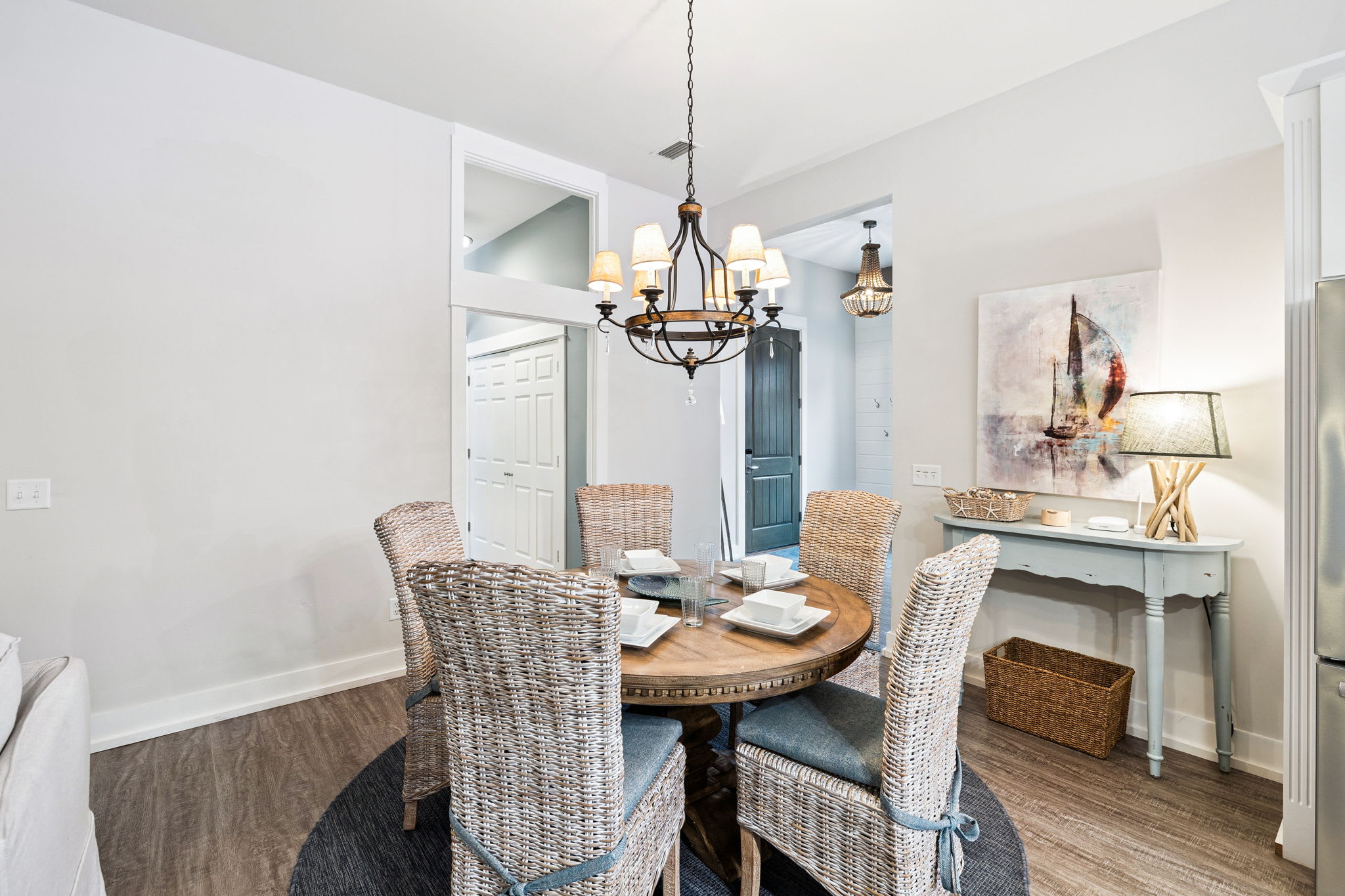 Dining Area with Seating for 5