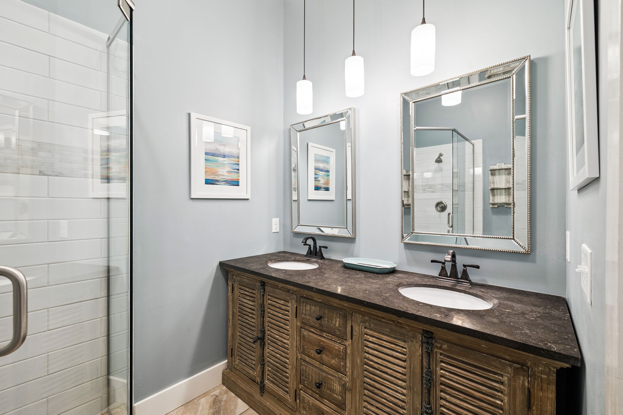 Primary King En-Suite - Dual Vanities