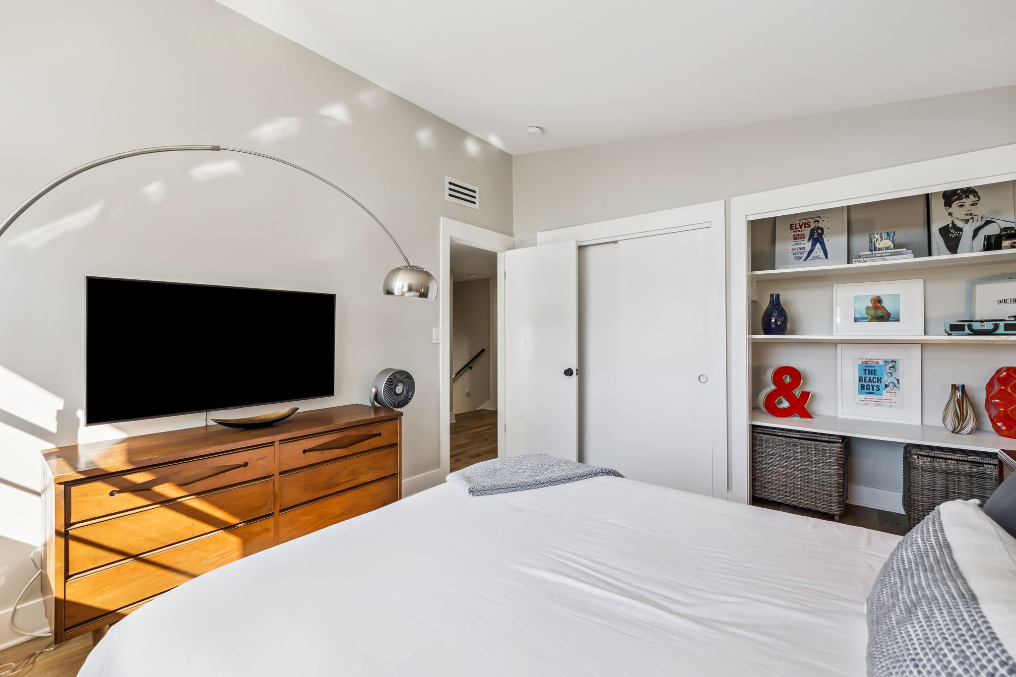 Queen Guest Suite - Equipped with a Flat-Screen TV