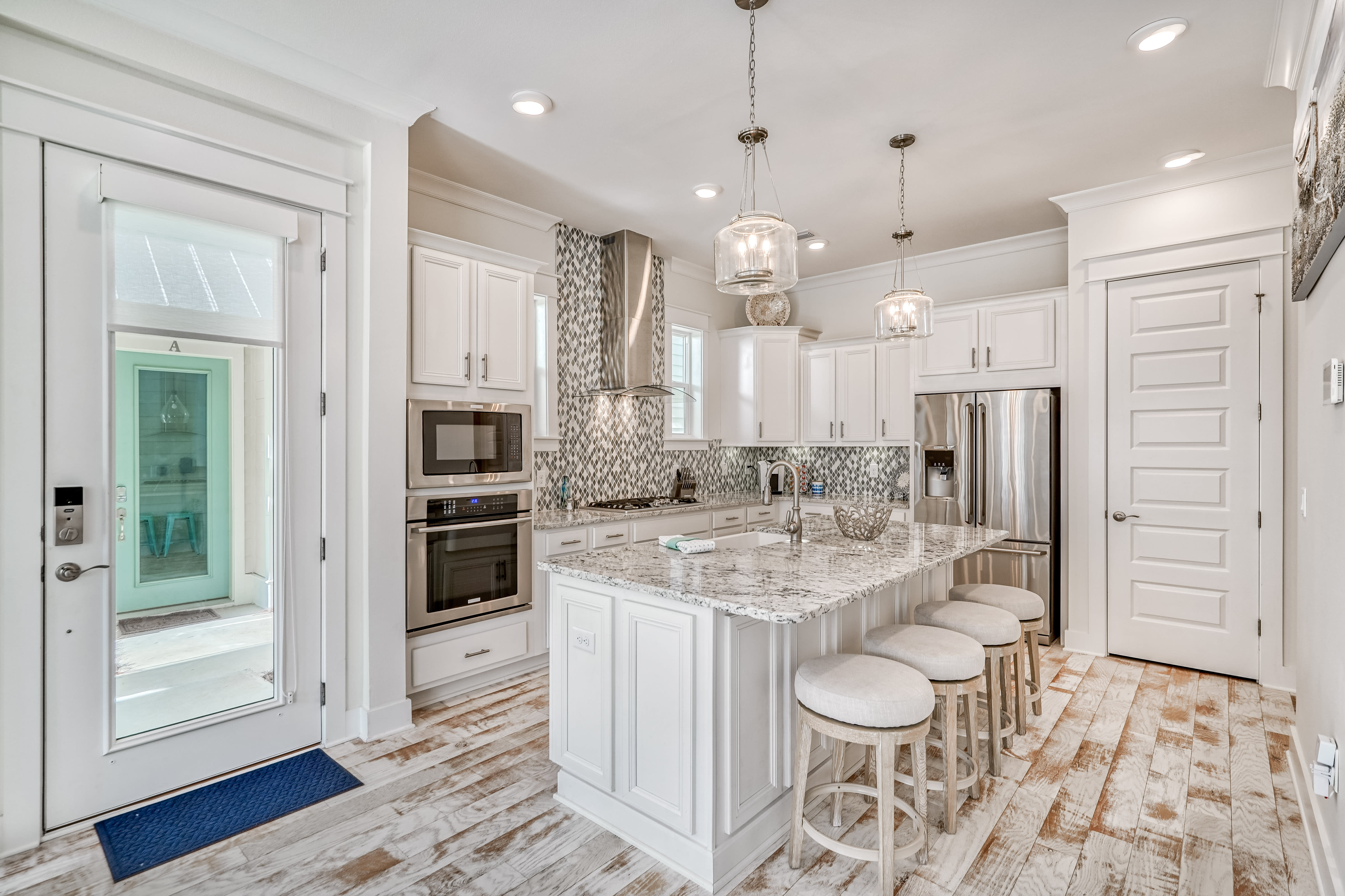 Spacious Kitchen with Ample Counter Space - Perfect for Prepping Gourmet Meals