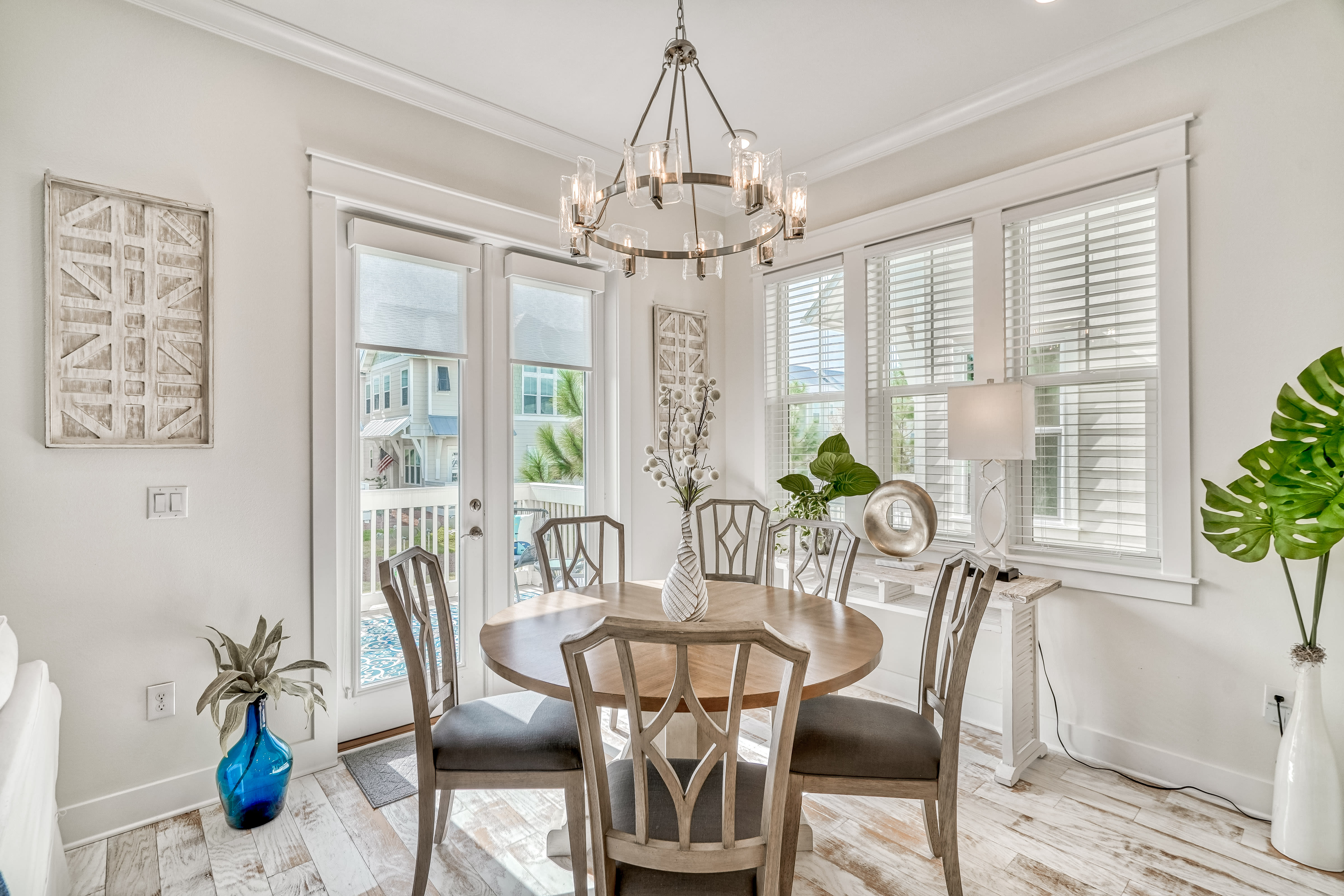 Dining Area with Seating for 5