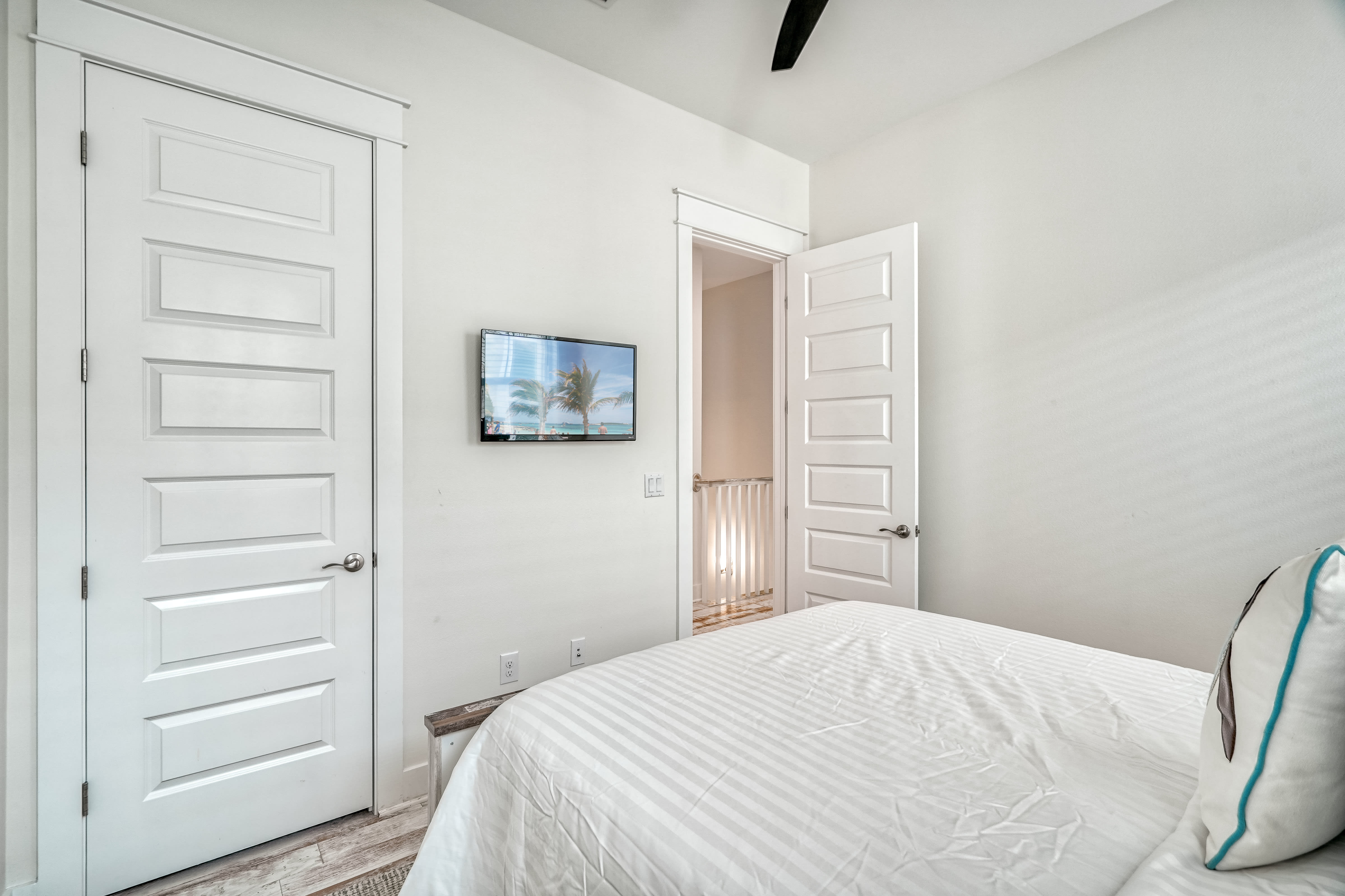 Queen Guest Suite - Equipped with a Flat-Screen TV