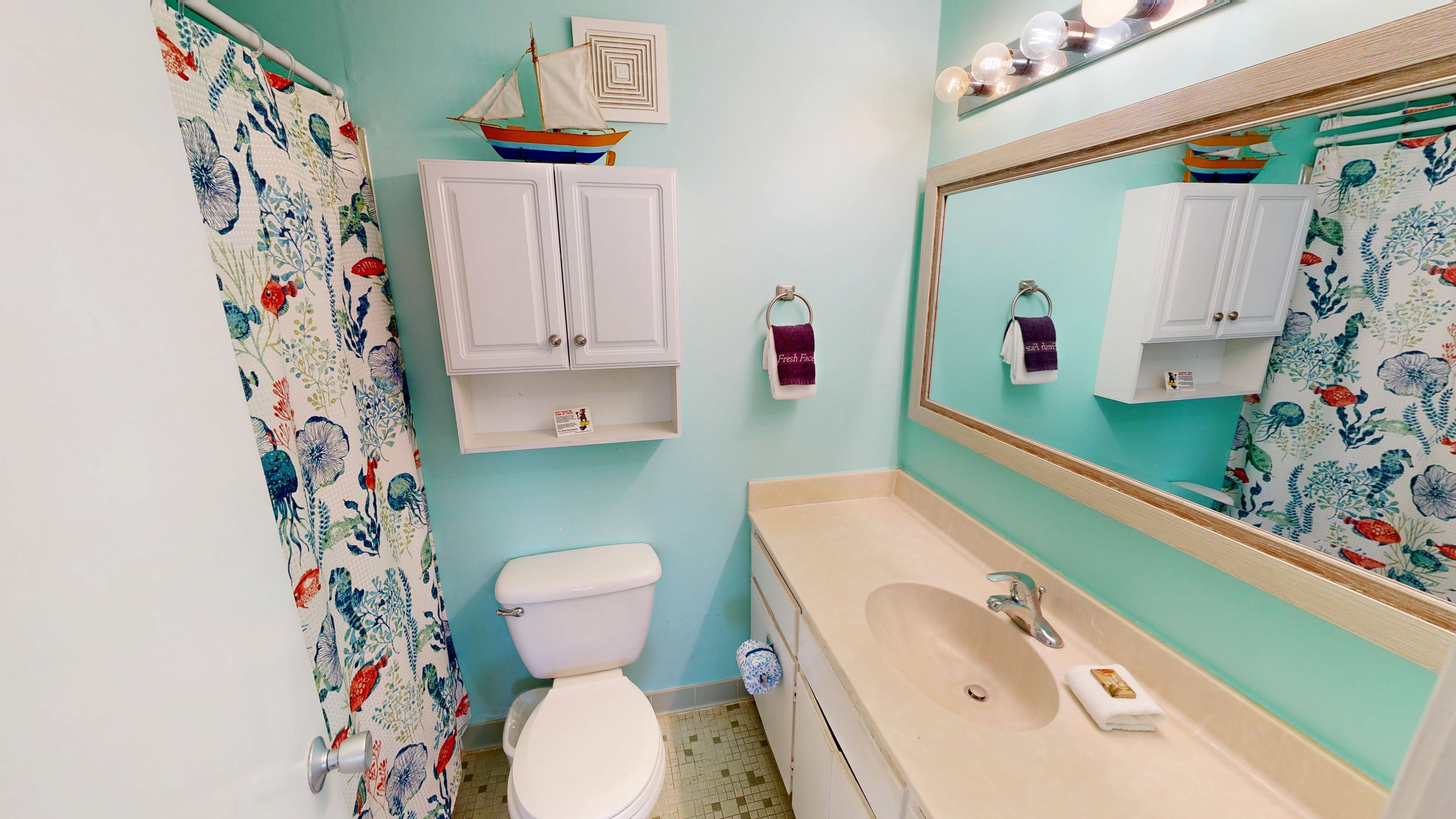 Bathroom 2 (Connected to Bedroom 3)