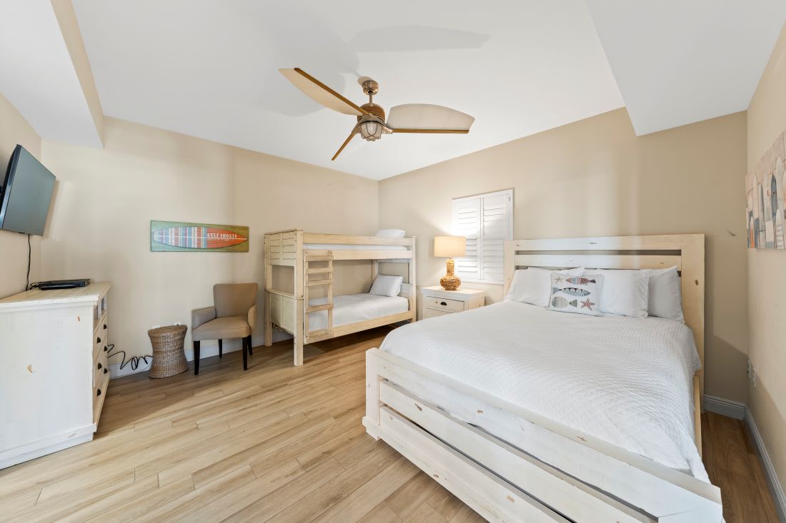 Sleep peacefully in your bright, airy bedroom with comfortable beds and modern amenities like a ceiling fan to keep you cool.