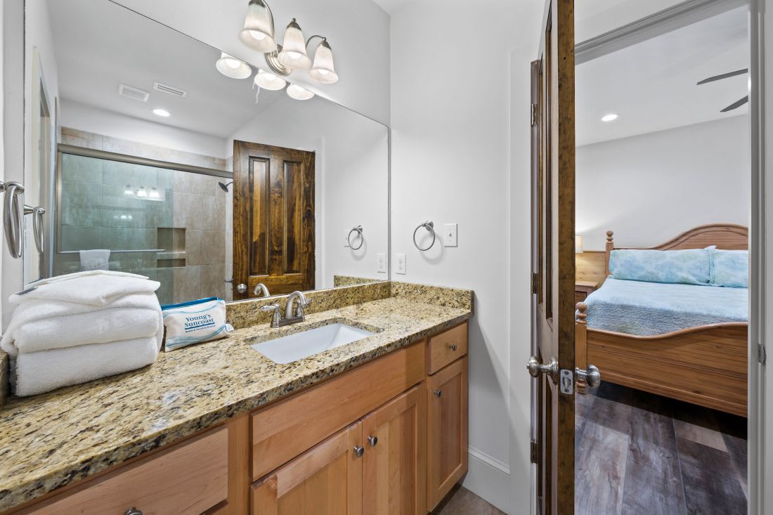 Summer Salt 4 Bathroom 2