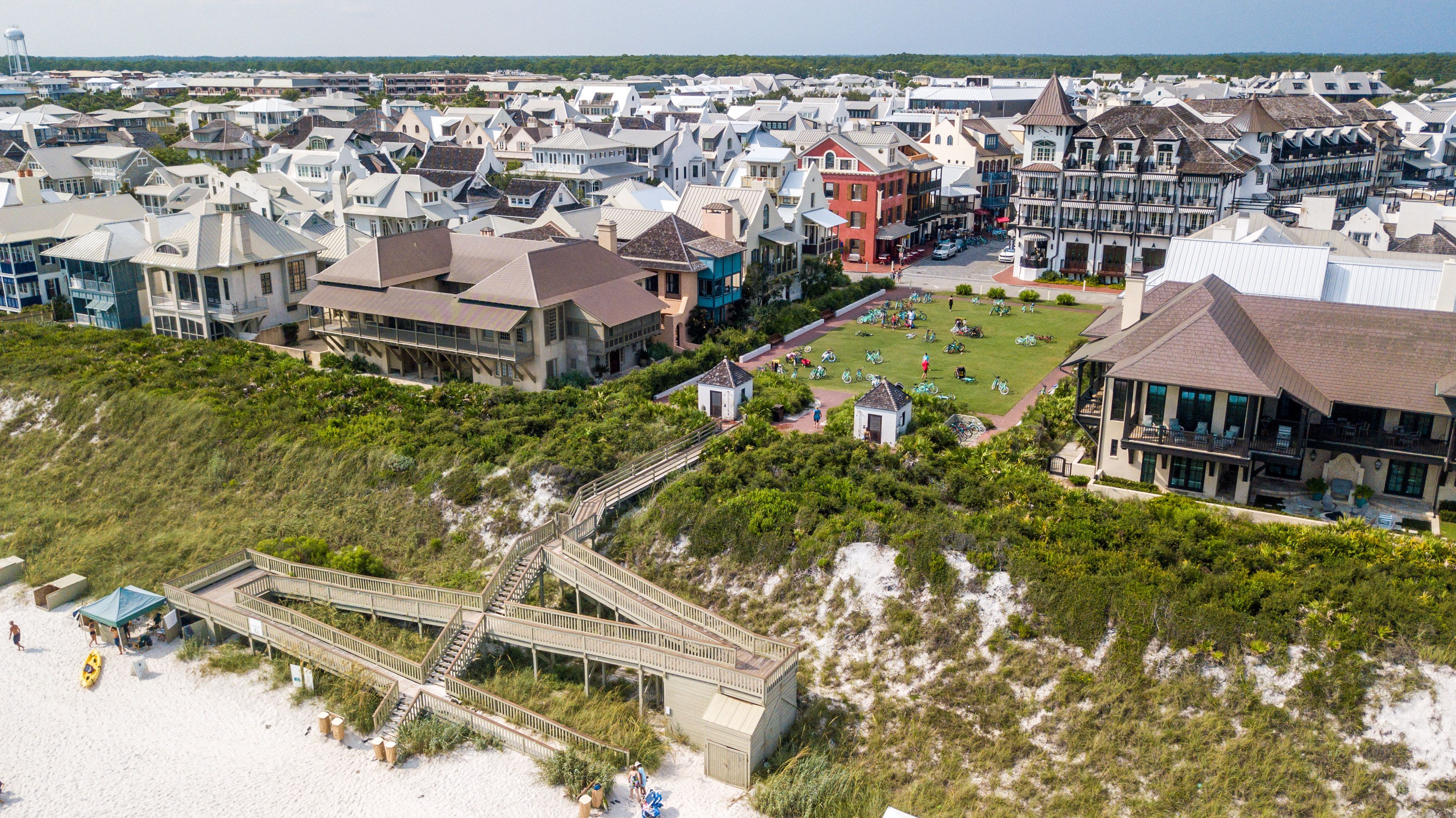 4 Min Walk to the Rosemary Western Green Beach Access!