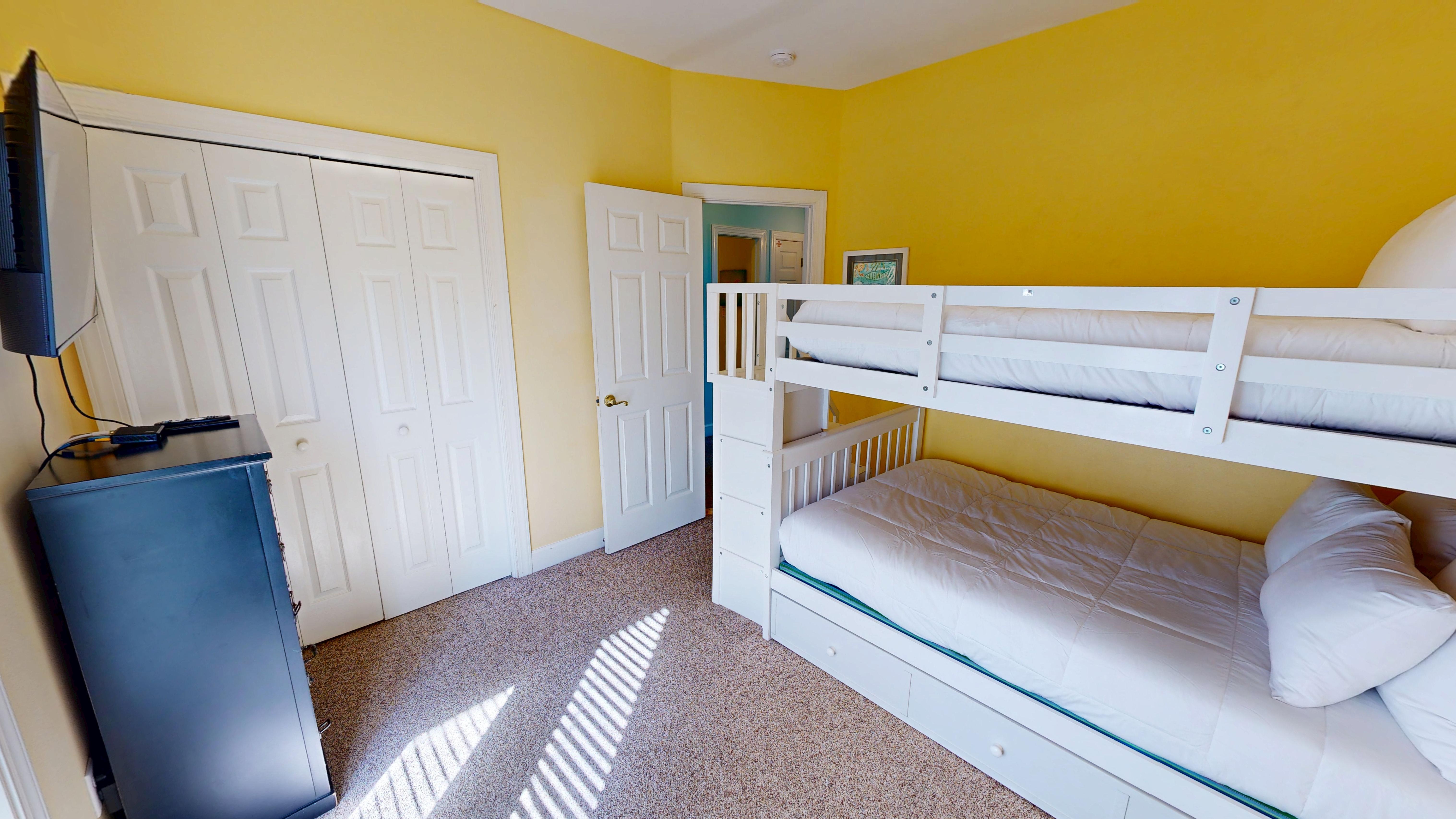 Guest Bedroom 2 (2nd Floor)