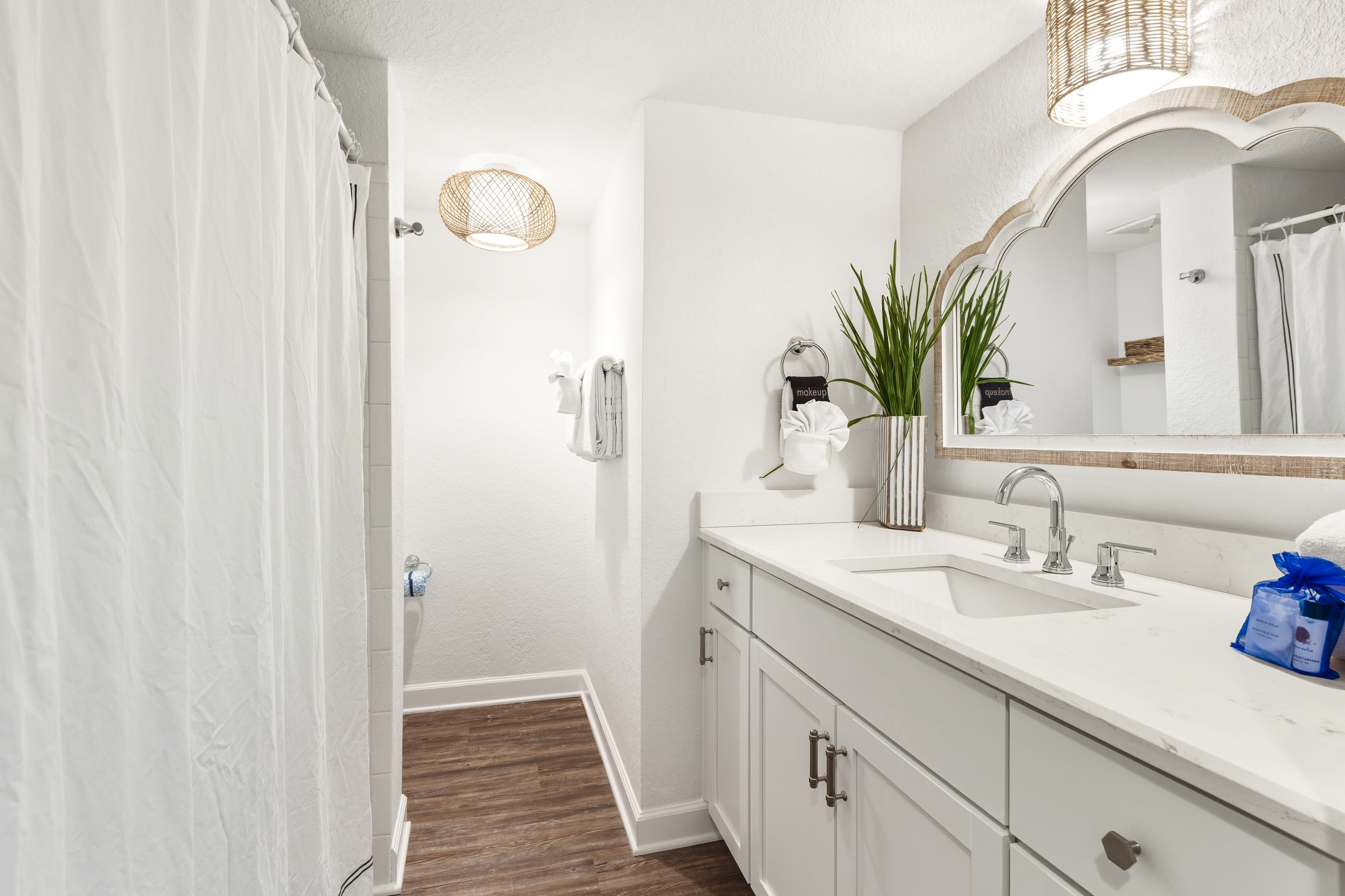 Main level Bathroom 1 Shoreline Garden 16