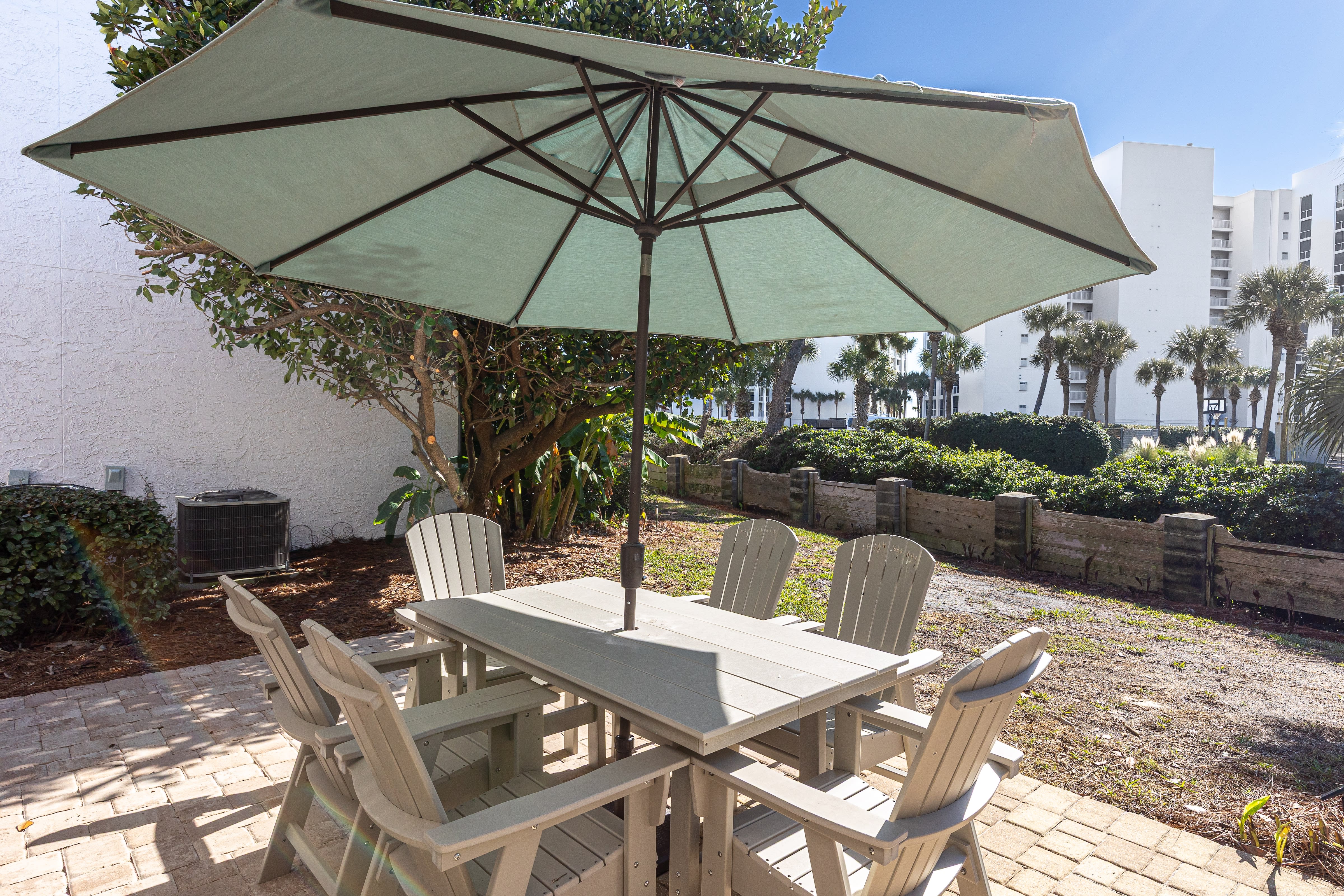 Main level Living room Patio Shoreline Garden 16