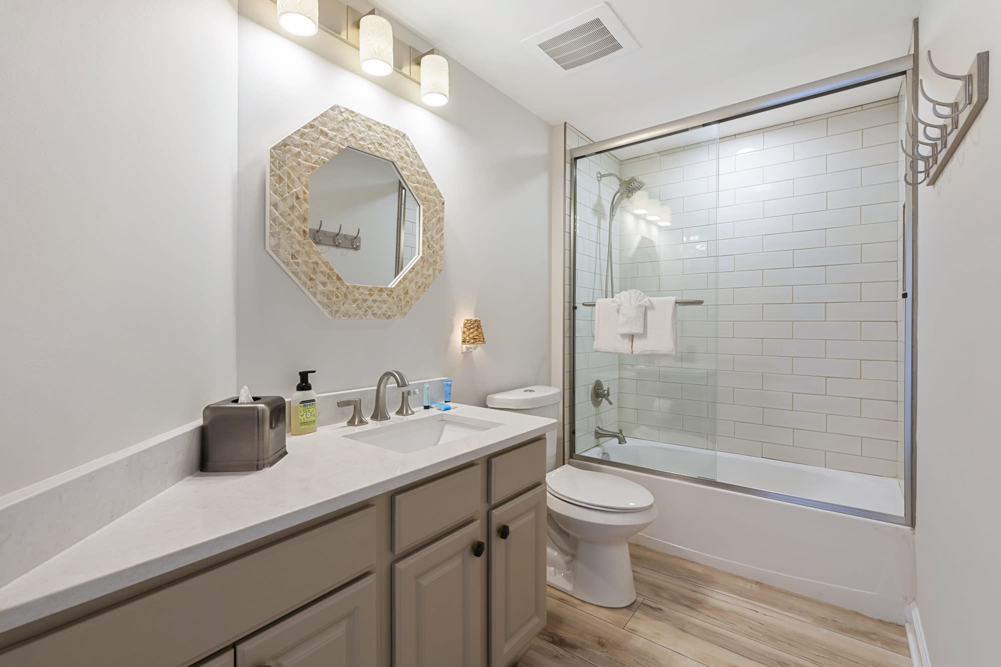 Spa-Like Soaking Tub