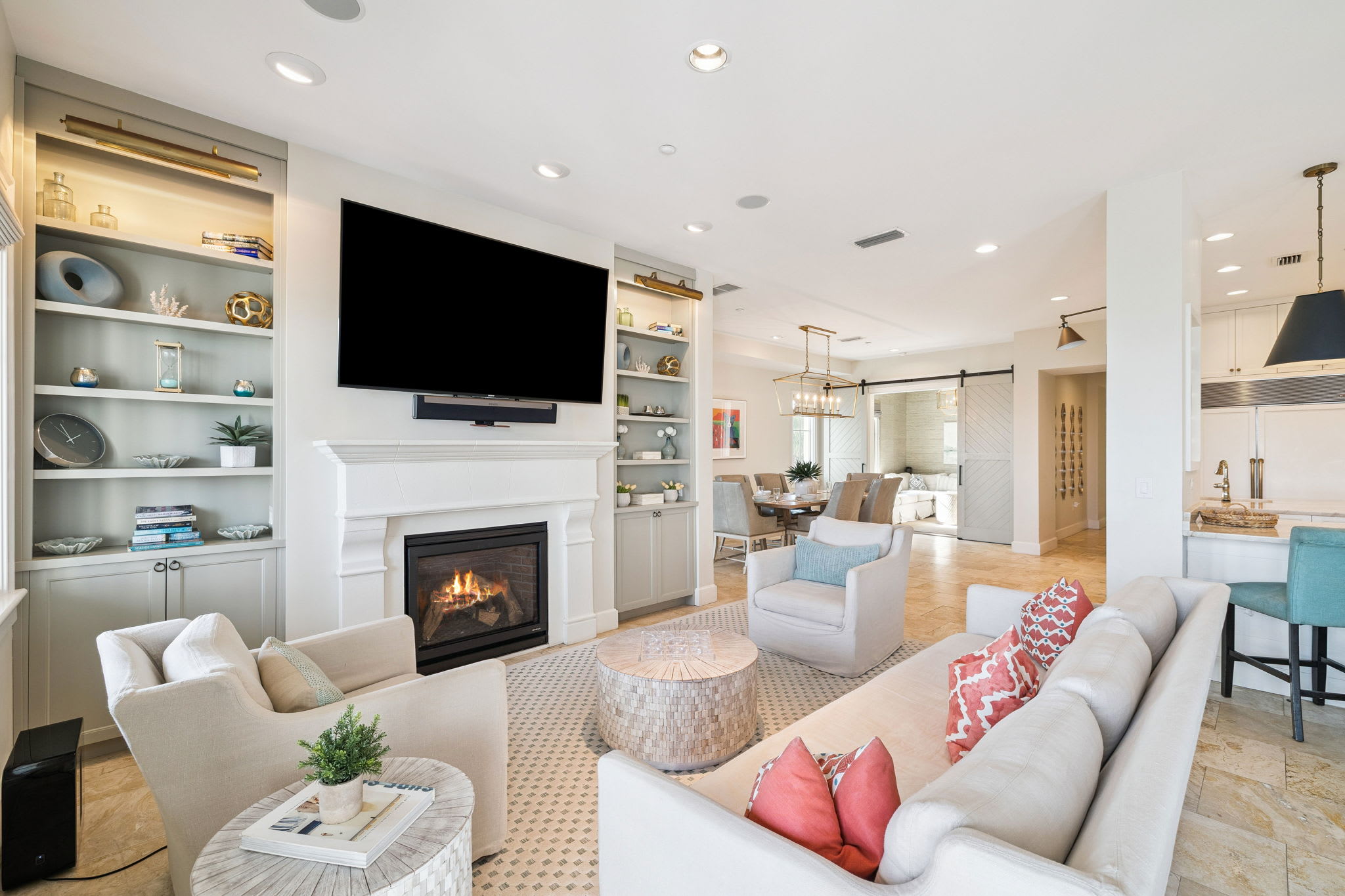 Cozy Living Area - Perfect for Movie Nights by the Fireplace