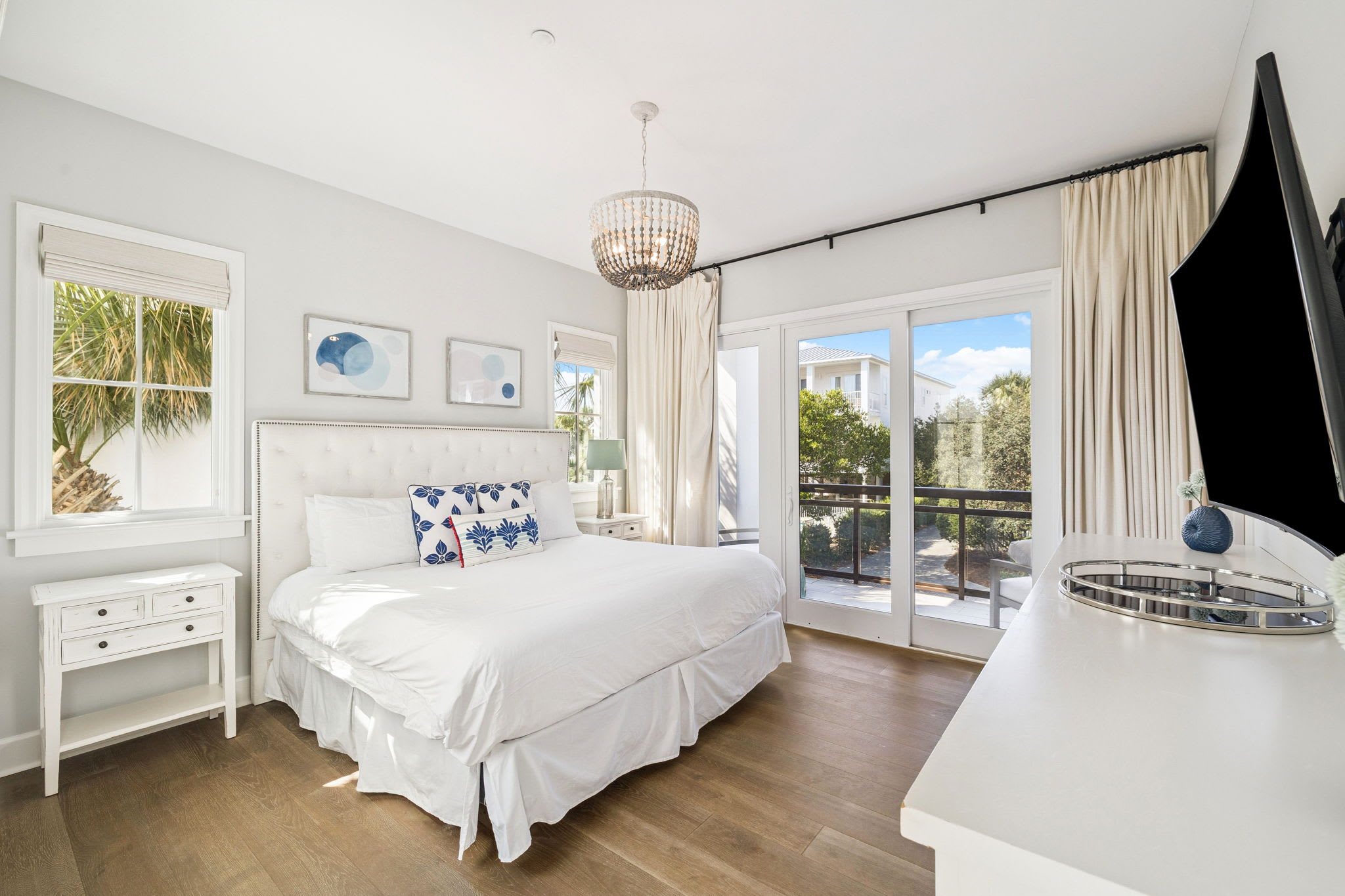 King Guest Suite - Offering Private Balcony Access