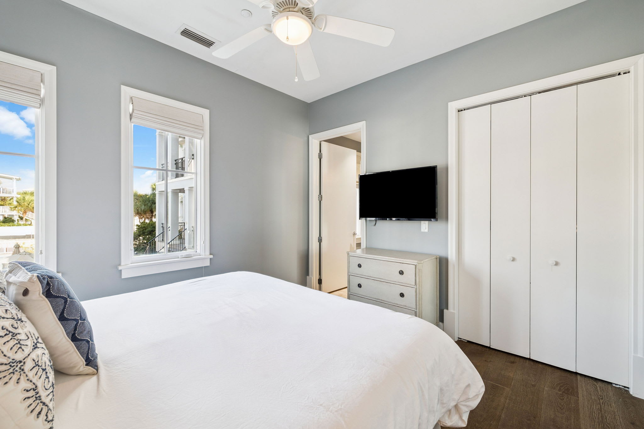 King Guest Suite - Equipped with a Flat-Screen TV