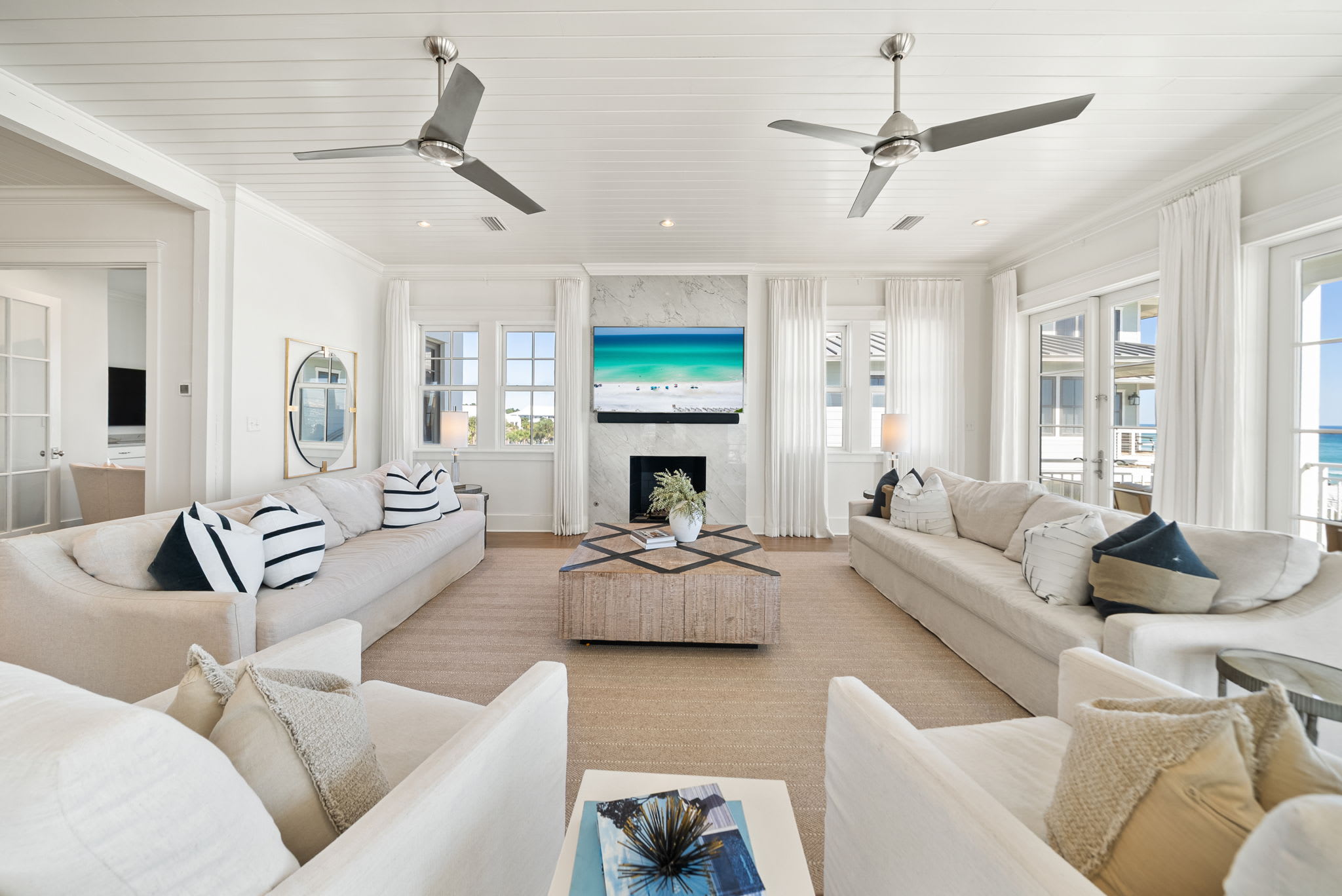 Expansive Living Area - Perfect for Gathering & Entertaining