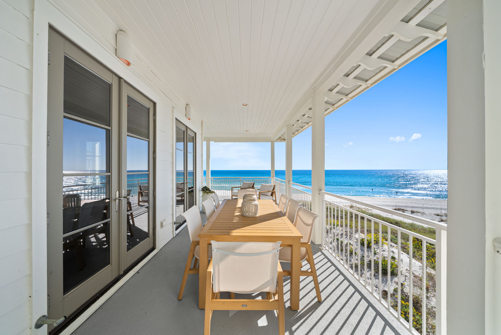 Enjoy Al Fresco Dining for 8