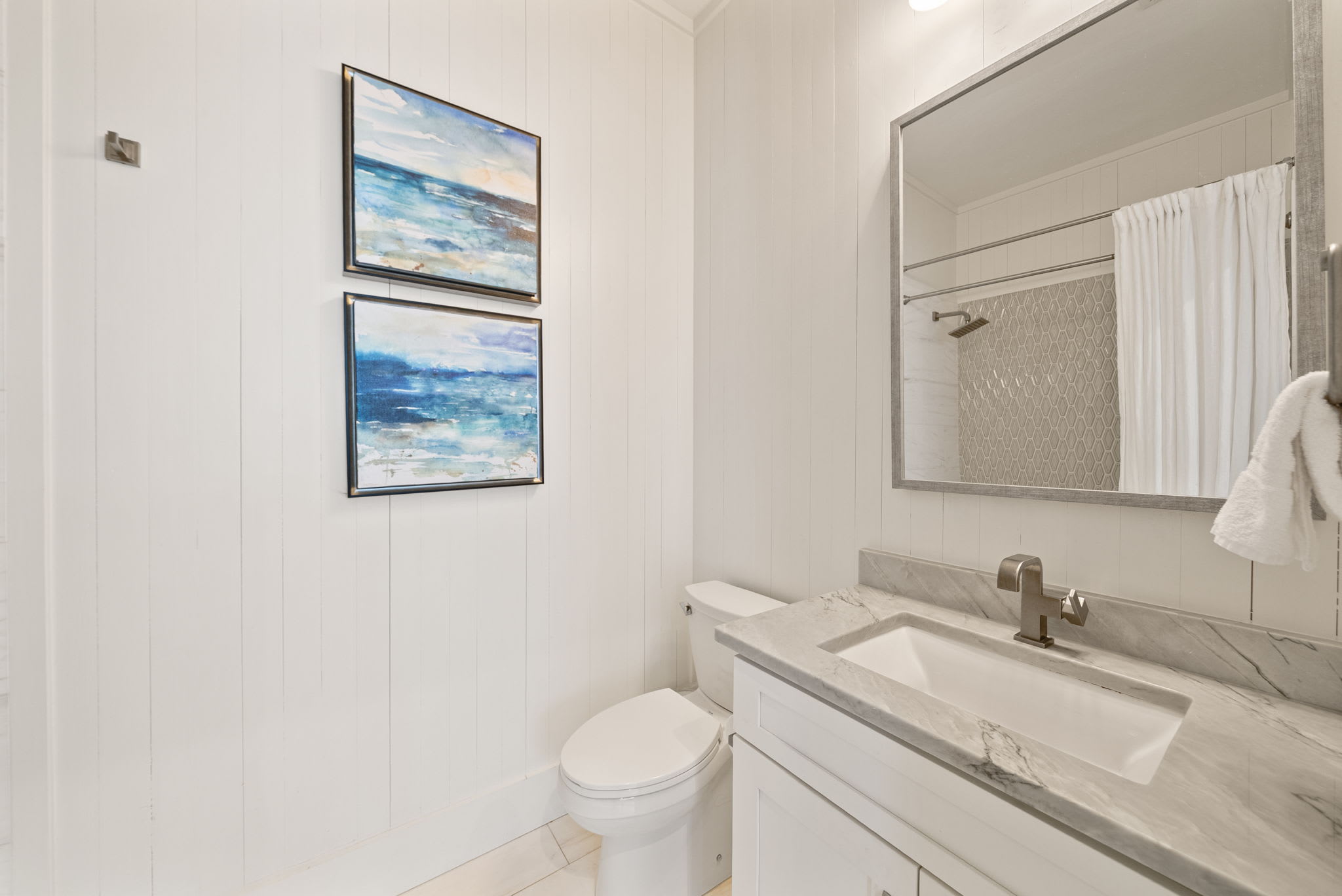 King Guest En-Suite - Single Vanity