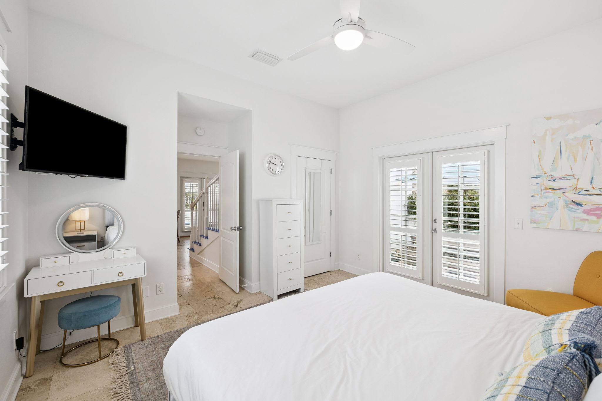 King Guest Suite - Equipped with a Flat-Screen TV