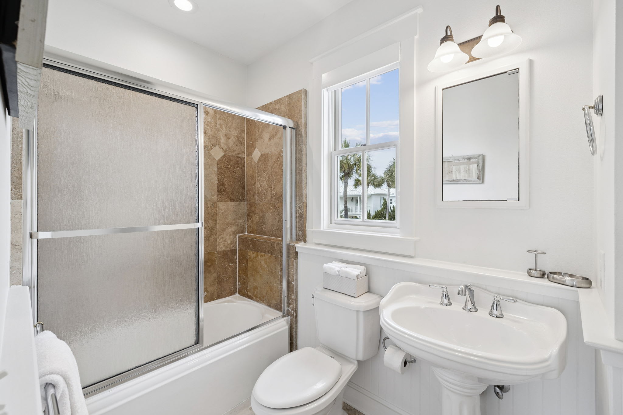 Bunk Room En-Suite - Single Vanity + Shower/Tub Combo