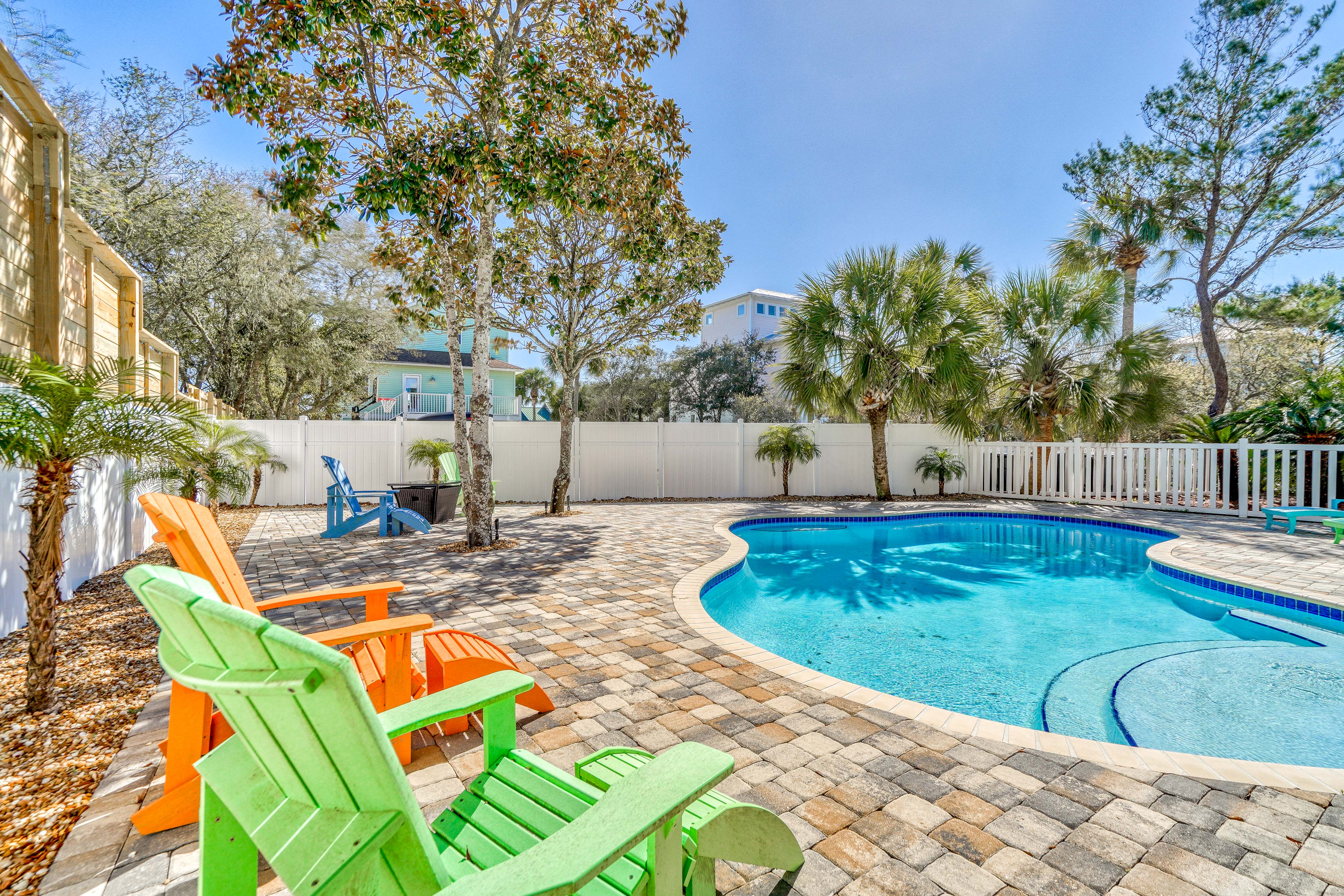 Huge Private Back Yard!