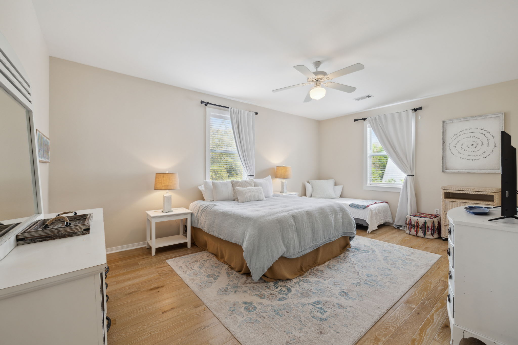 3rd Floor - King Guest Suite with Twin Bed