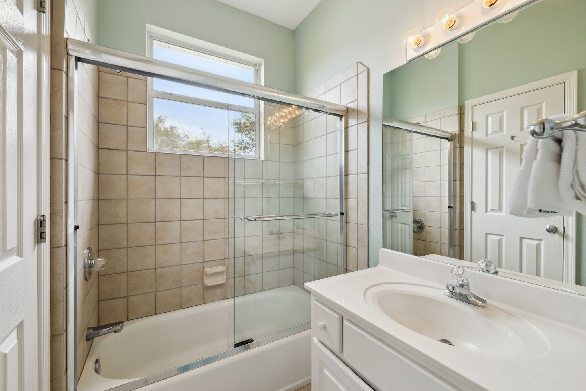 3rd Floor - King Guest En-Suite