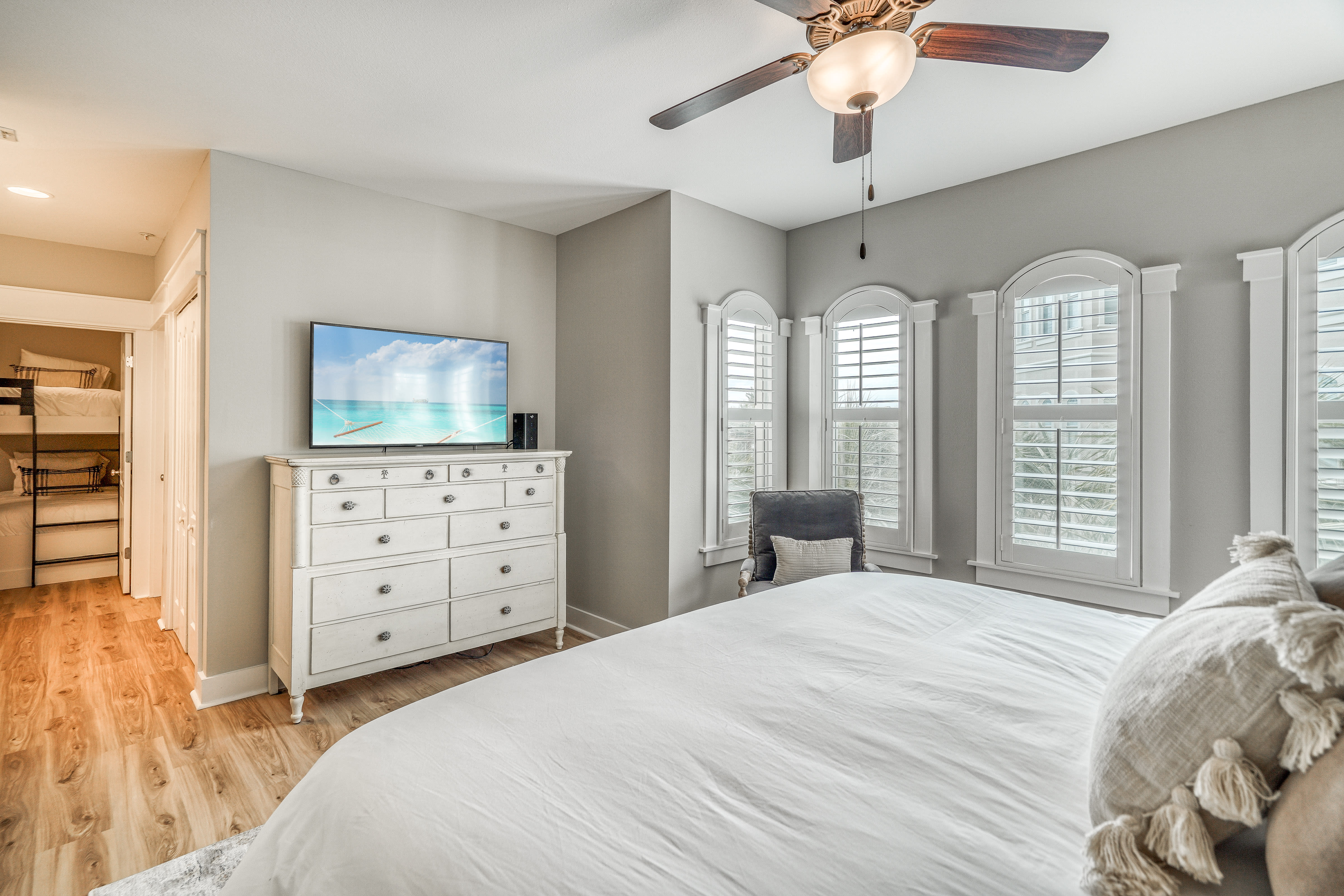 Primary Suite - King Size Bed